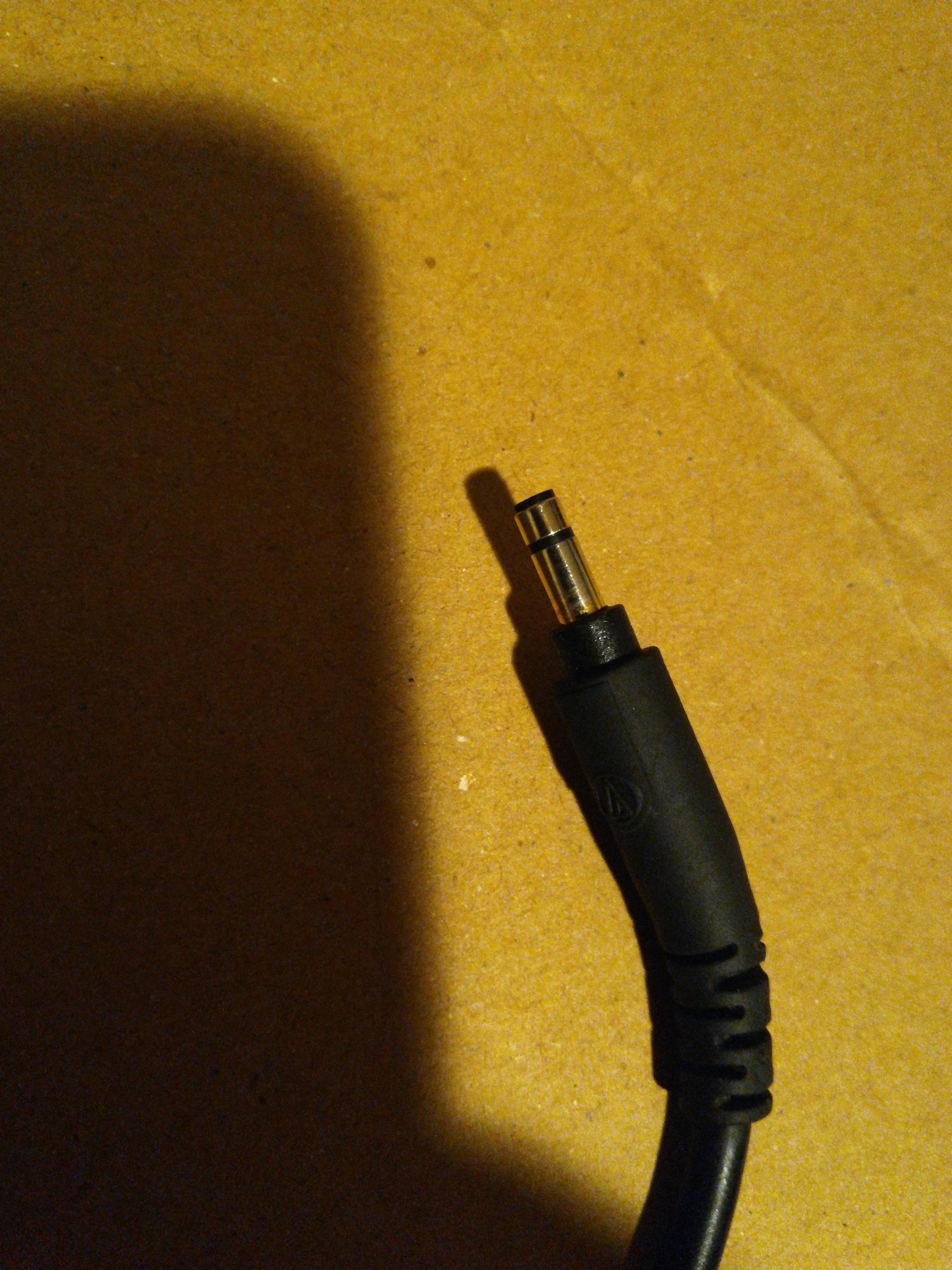 The tip of my headphones broke off into my computer r/Wellthatsucks
