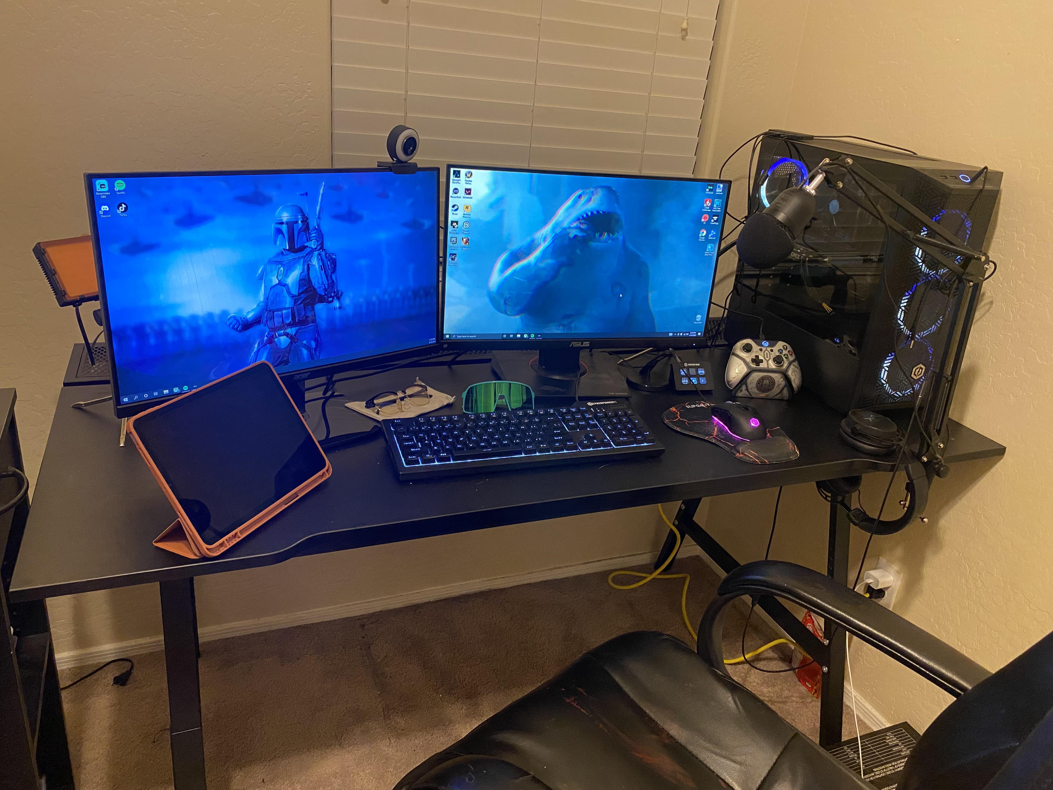 New desk & monitor r/Streamers