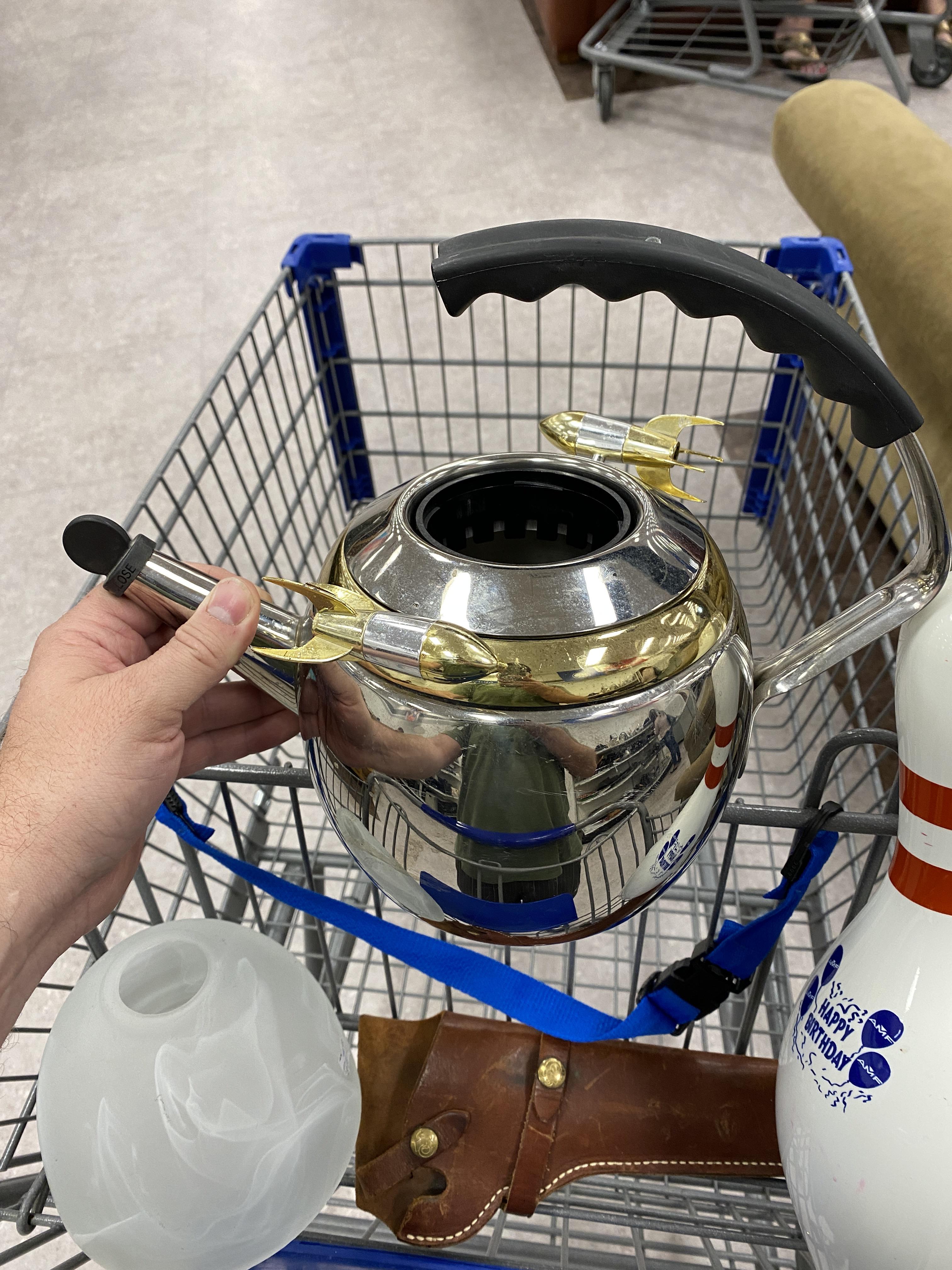 Can’t find the lid!!!! Cmon!!! I’m still buying it for 3. The rockets spin. ) Rare Kamenstein