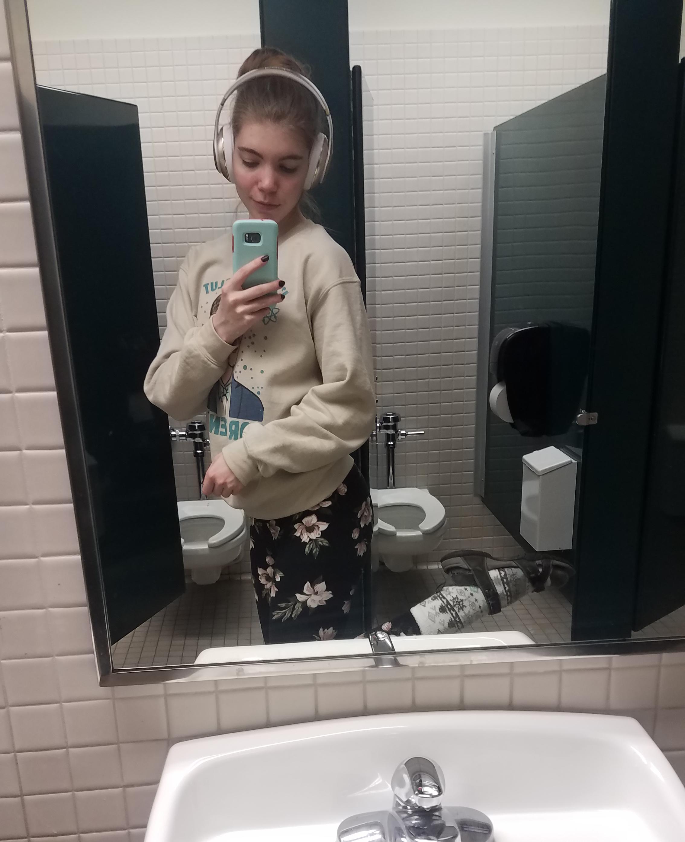 Bathroom selfie! Don't mind the toilets, they're just chilling [19F