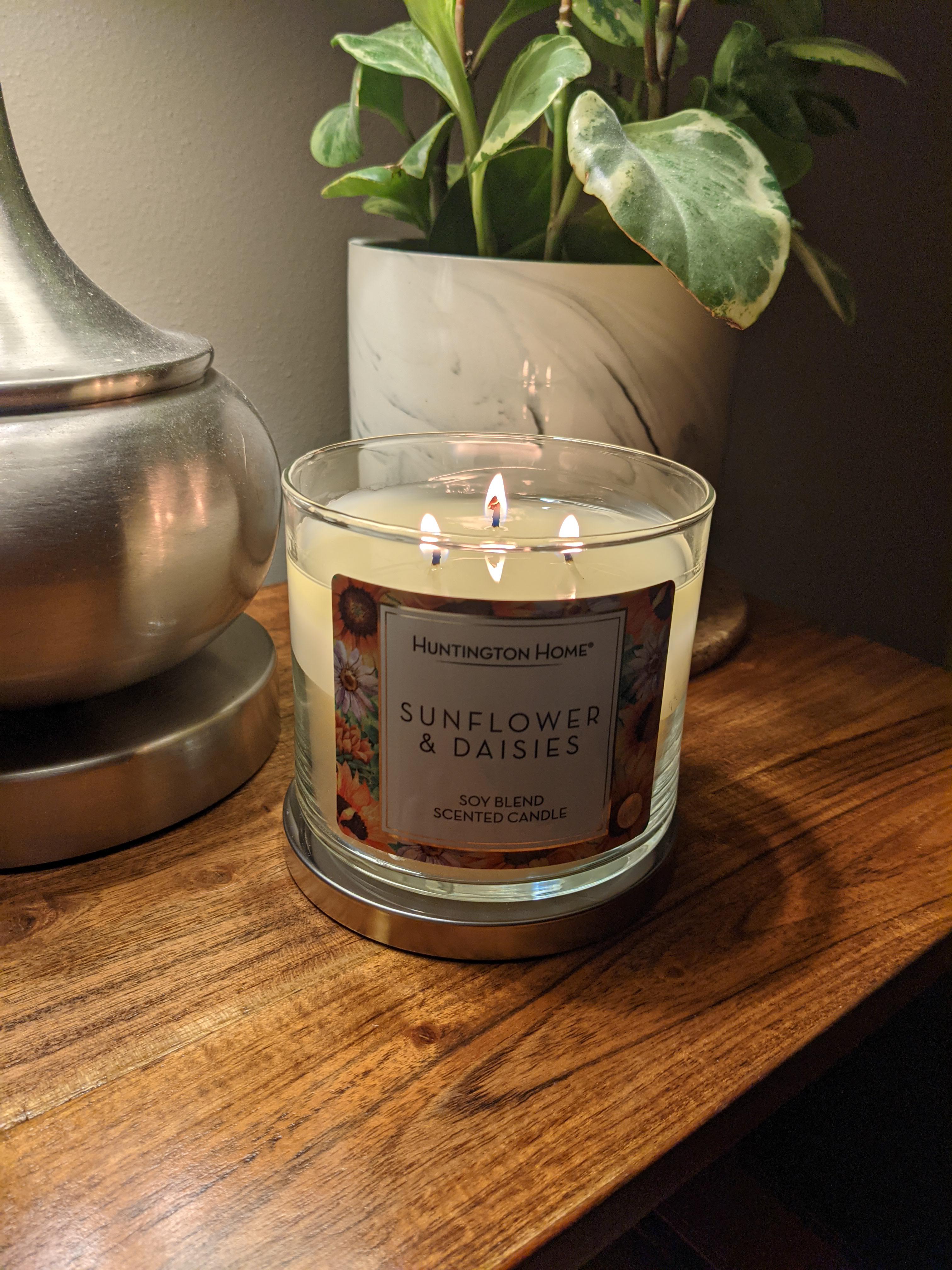 This candle is burning perfectly. Smells like a beachy suntan lotion