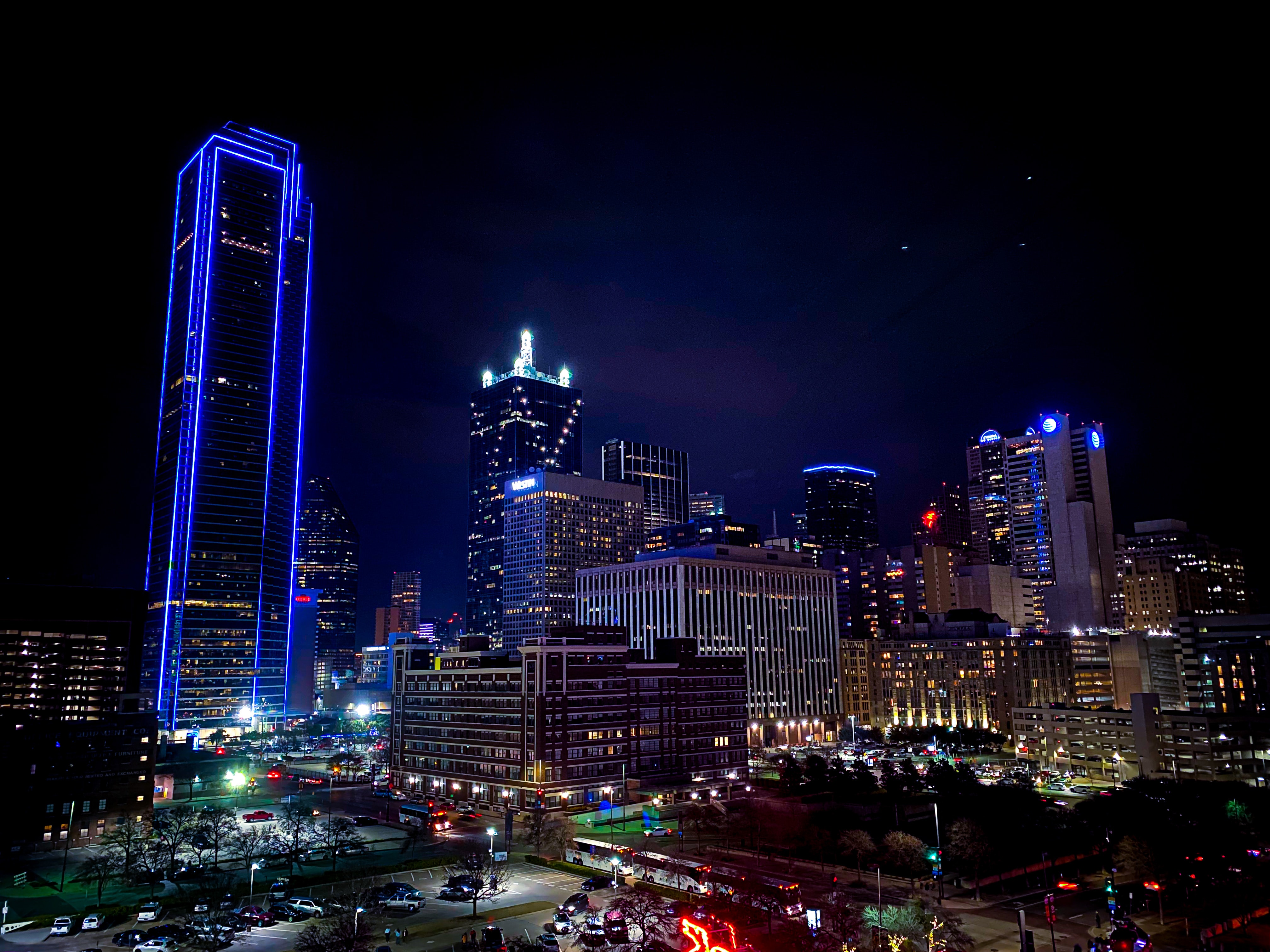 Downtown Dallas at night (Photo credit to Zack Brame) r/CityPorn
