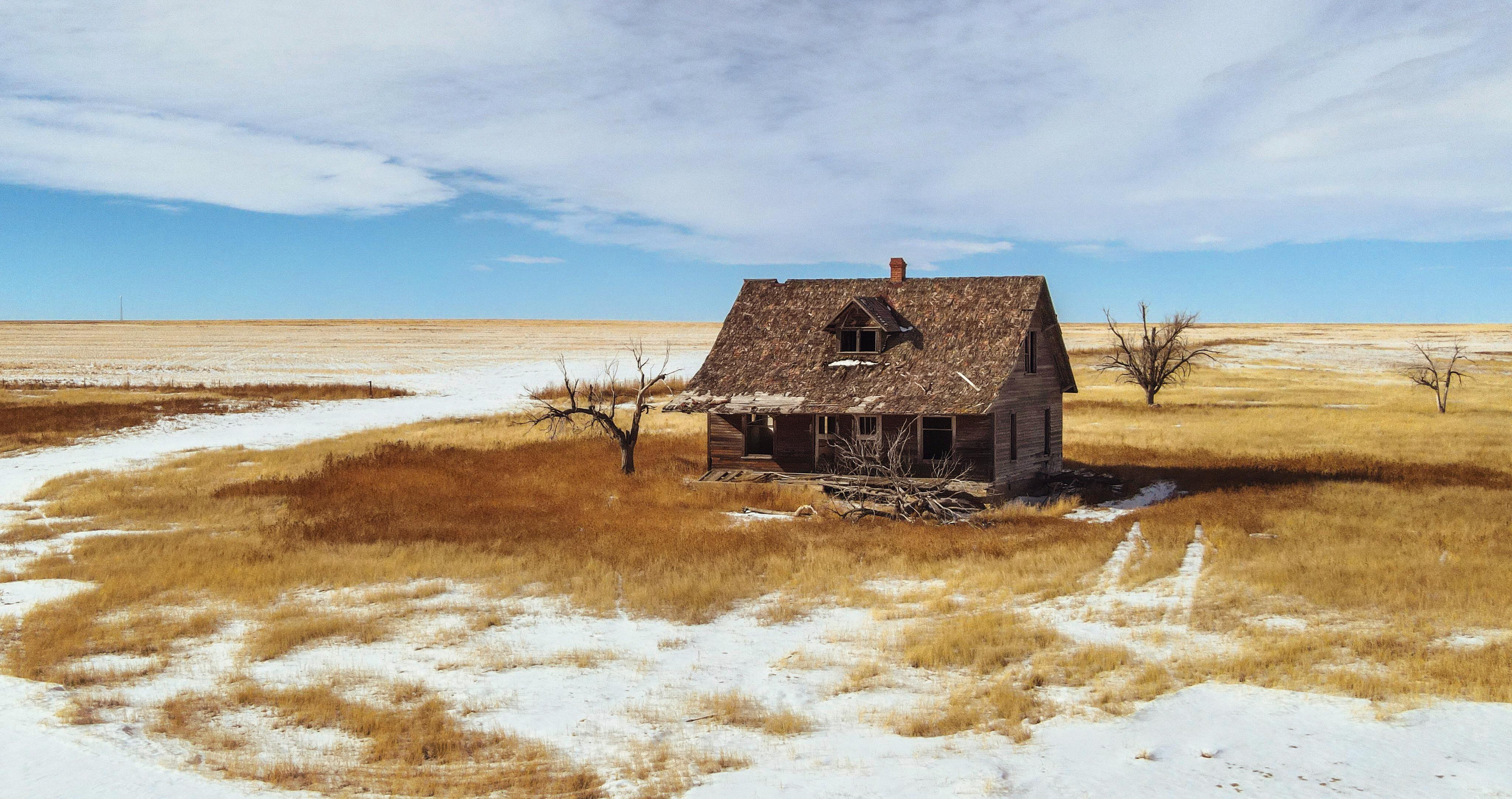 Abandoned farmhouse outside Last Chance, Colorado [OC] r/AbandonedPorn
