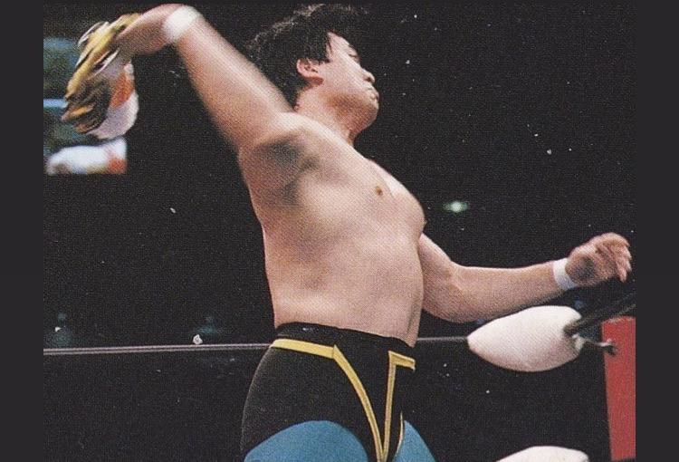 A rare photo at the VERY exact moment when Tiger Mask II turns into
