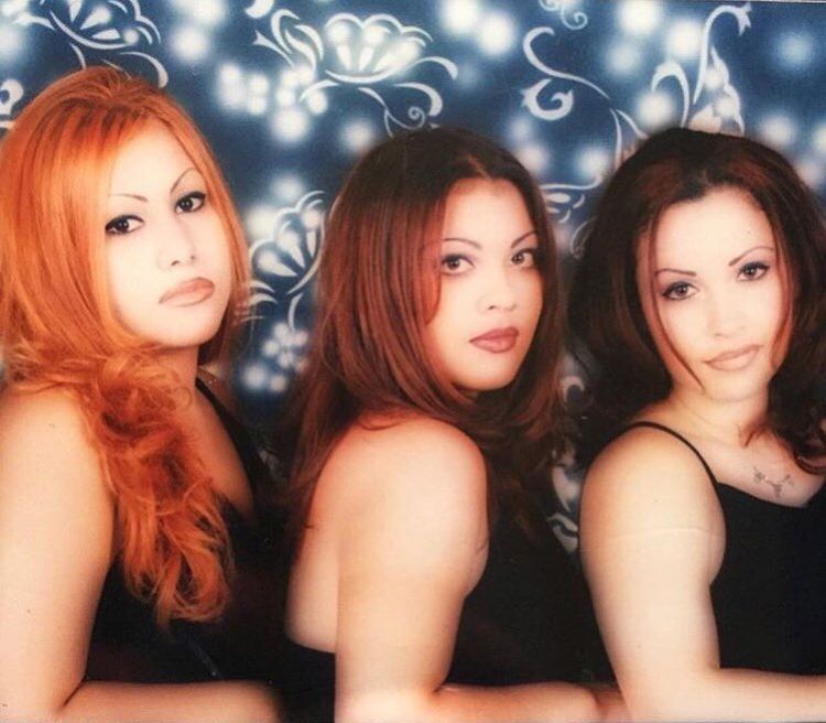 Group glamour pictures taken at the mall. r/nostalgia