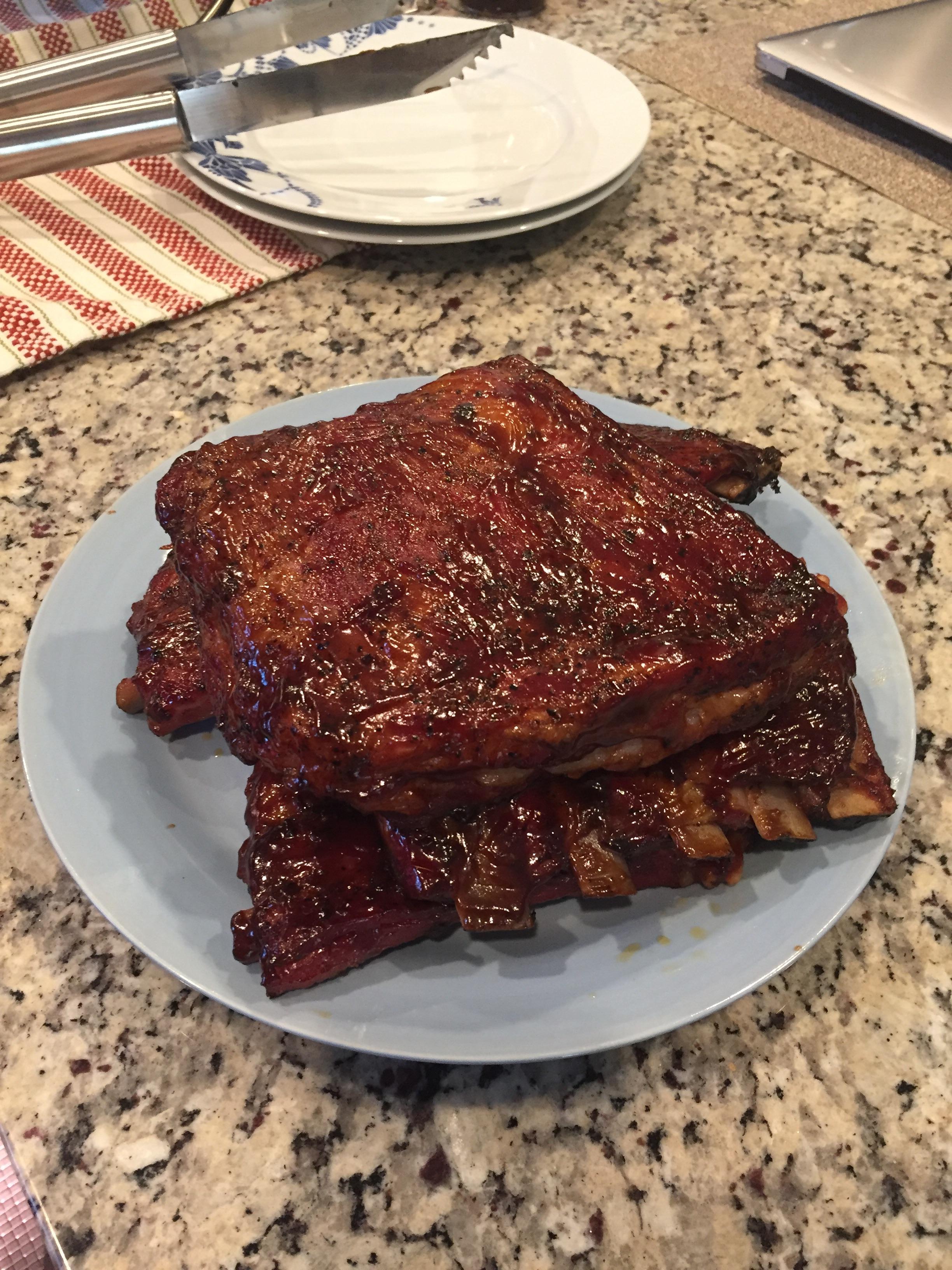 [homemade] 321 ribs on my Kamado smoker and grill using apple wood