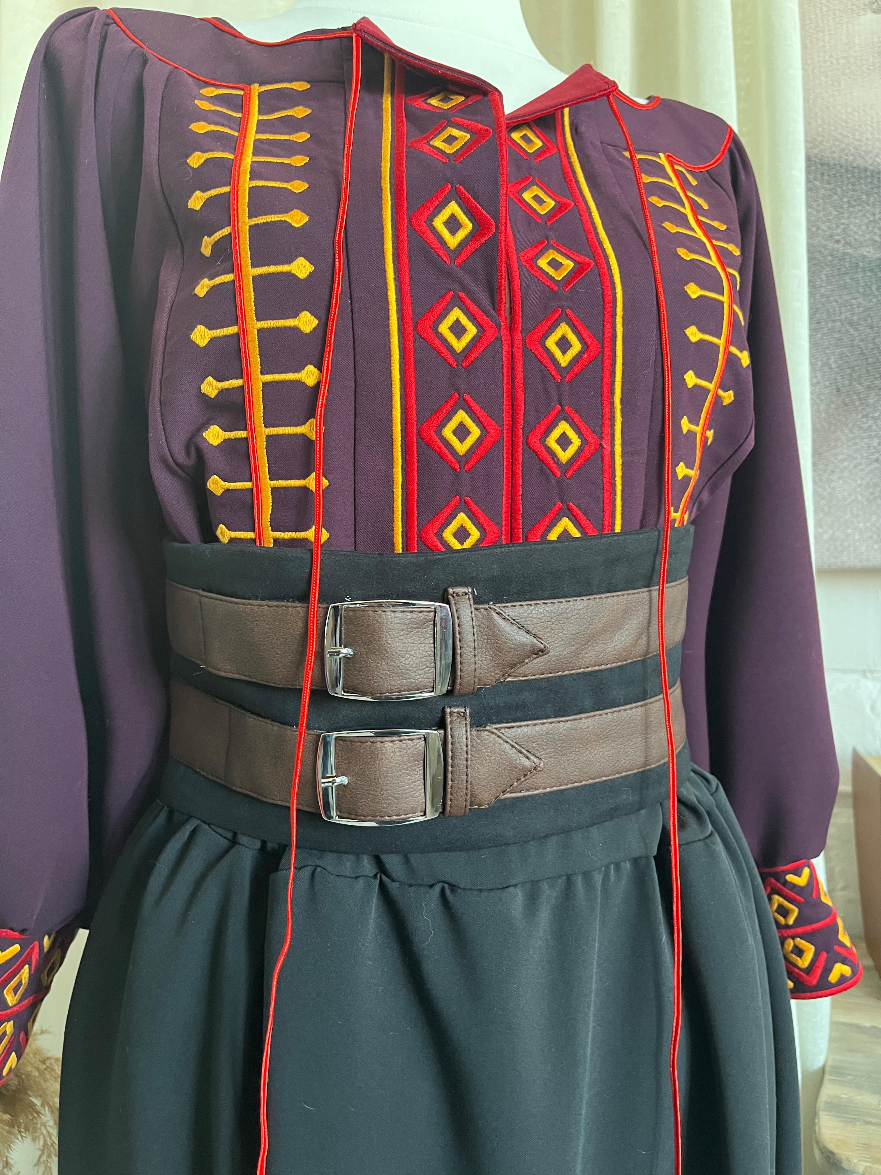 Made this embroidery for one of my cosplay projects. Embroidery