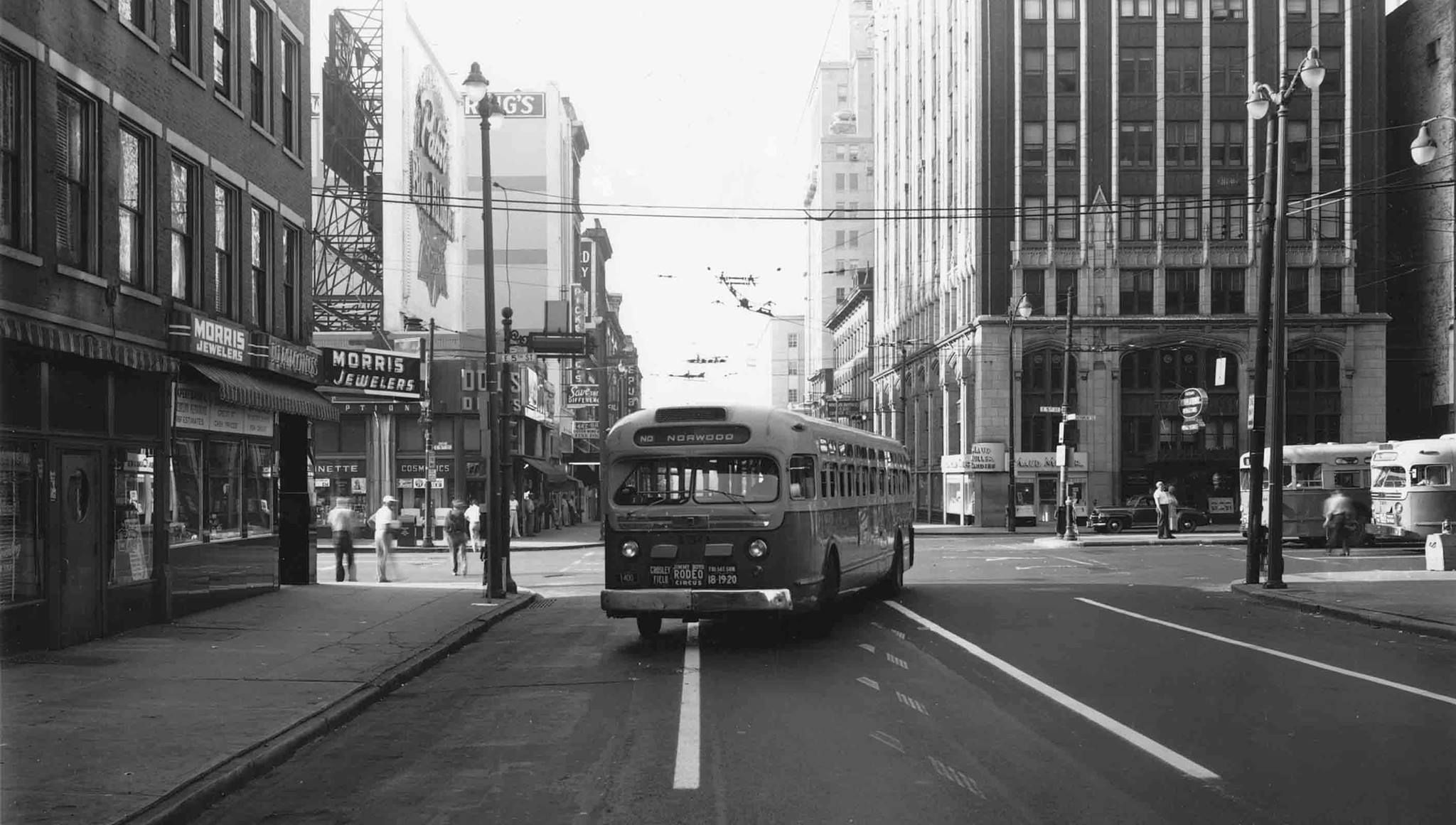 5th and Main Streets, Cincinnati, Ohio 1954 r/TheWayWeWere