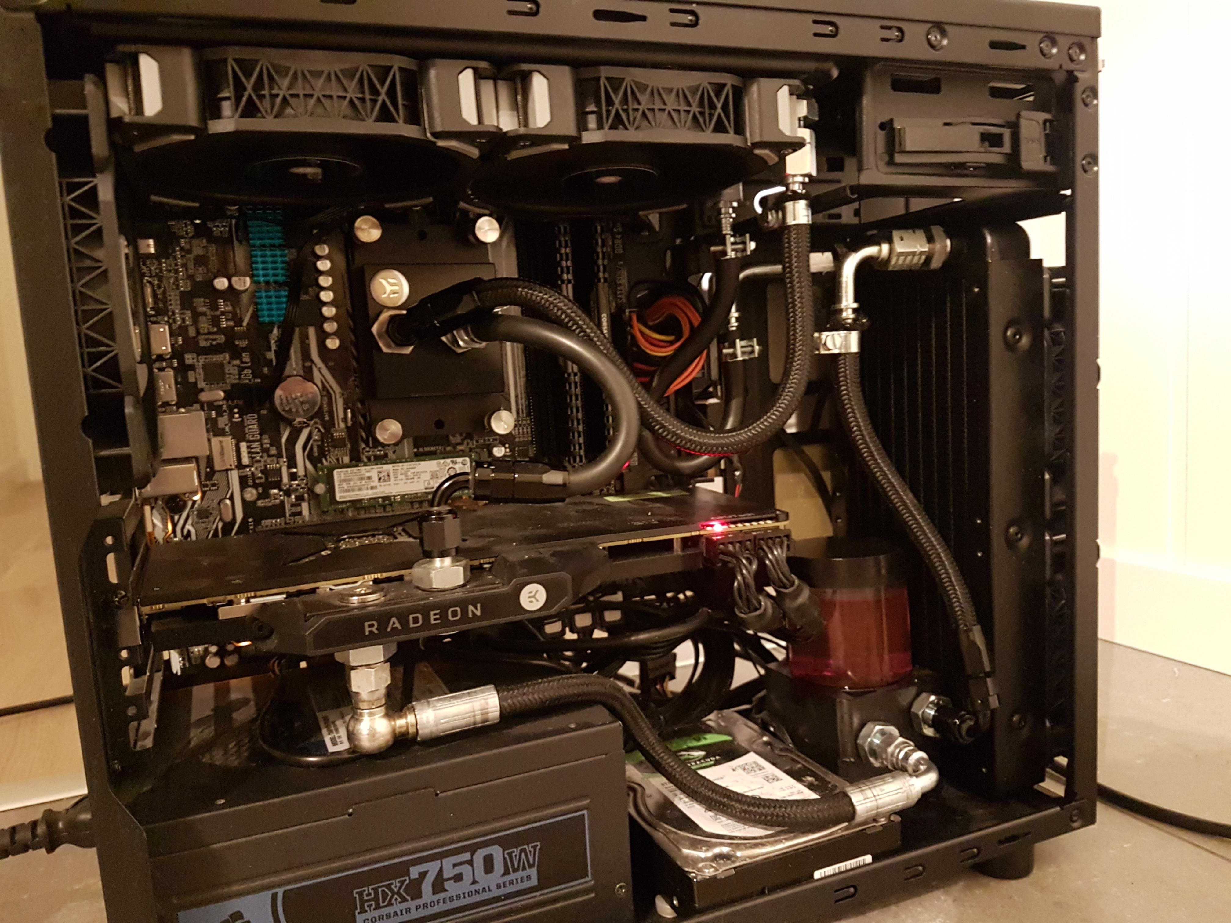 Matx watercooled Ryzen + Vega r/Amd