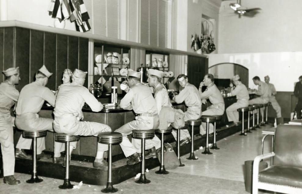 Soldiers dining at a Fred Harvey’s coffee shop at Union Station (St