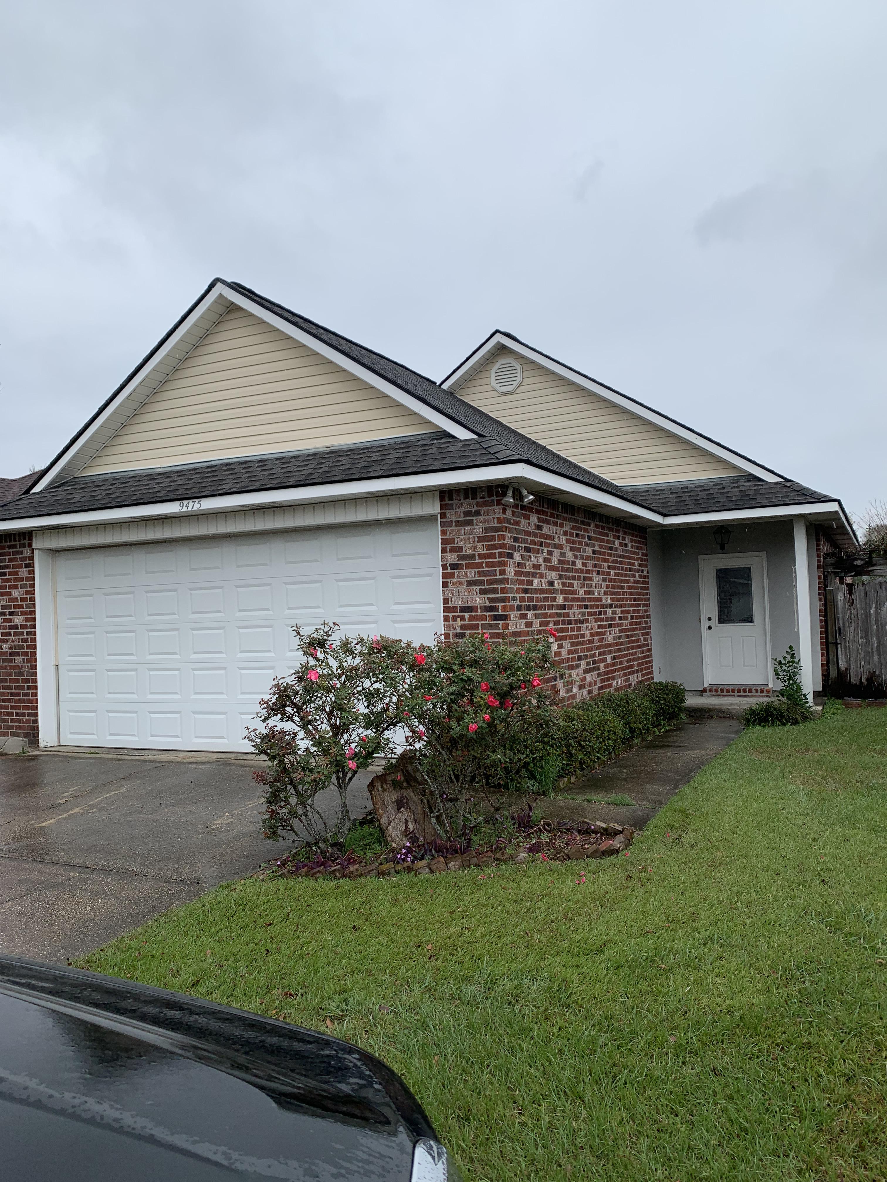 Single bedroom for rent in 3 bedroom 2 bath house near campus. Private