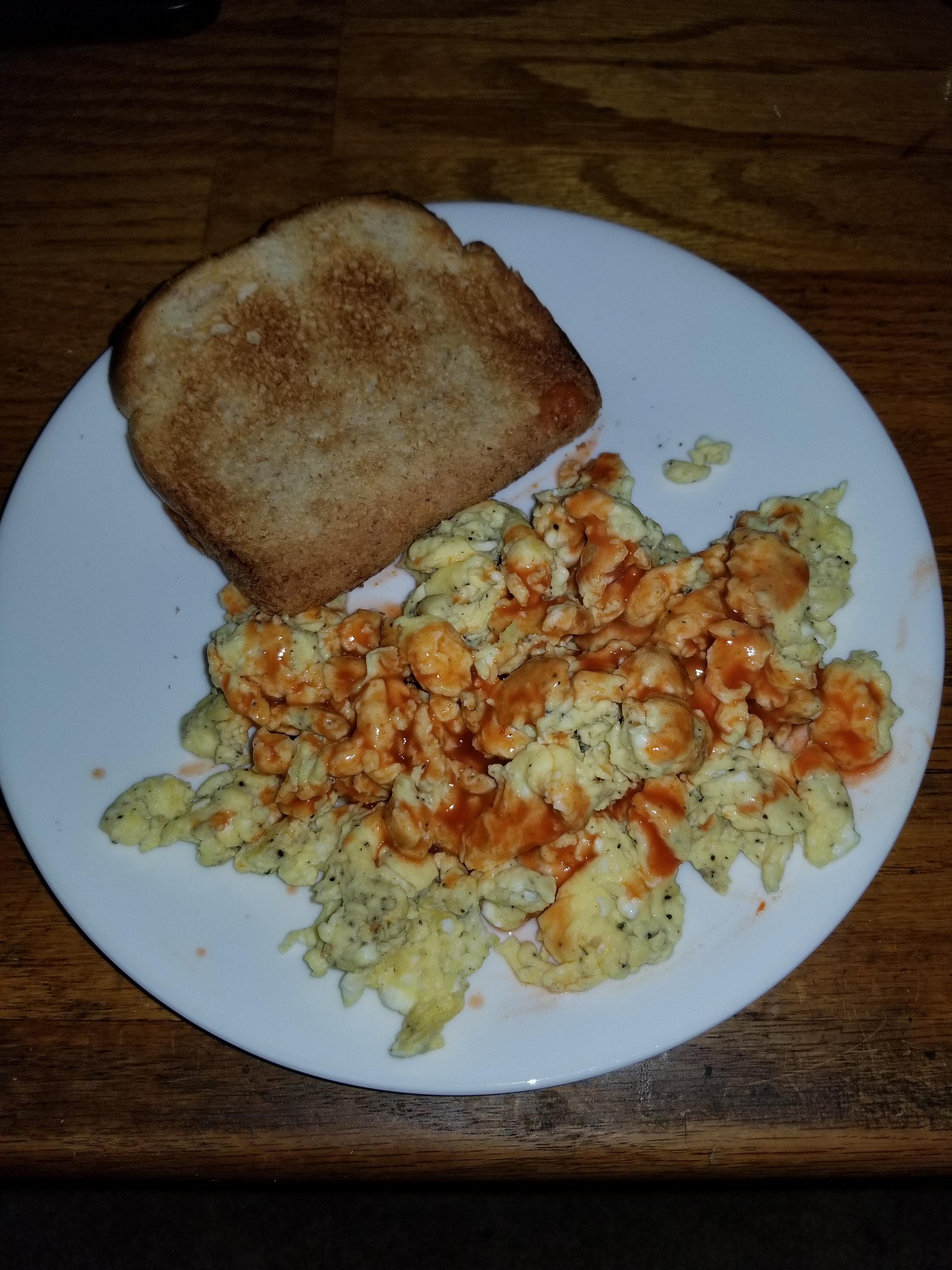 Scrambled eggs with hot sauce and toast. r/shittyfoodporn