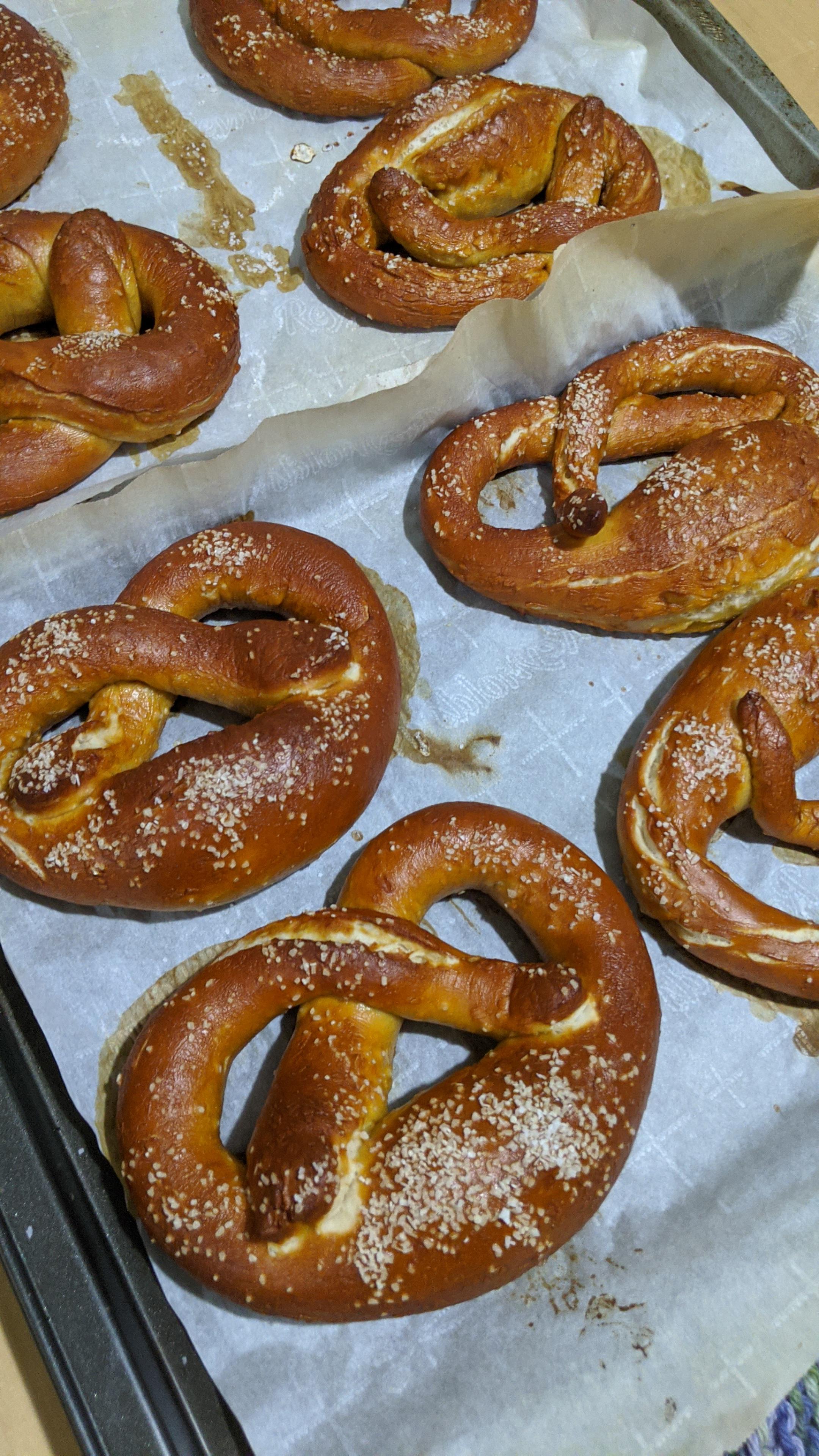 Authentic German pretzels made using lye and lard 😊 r/Baking