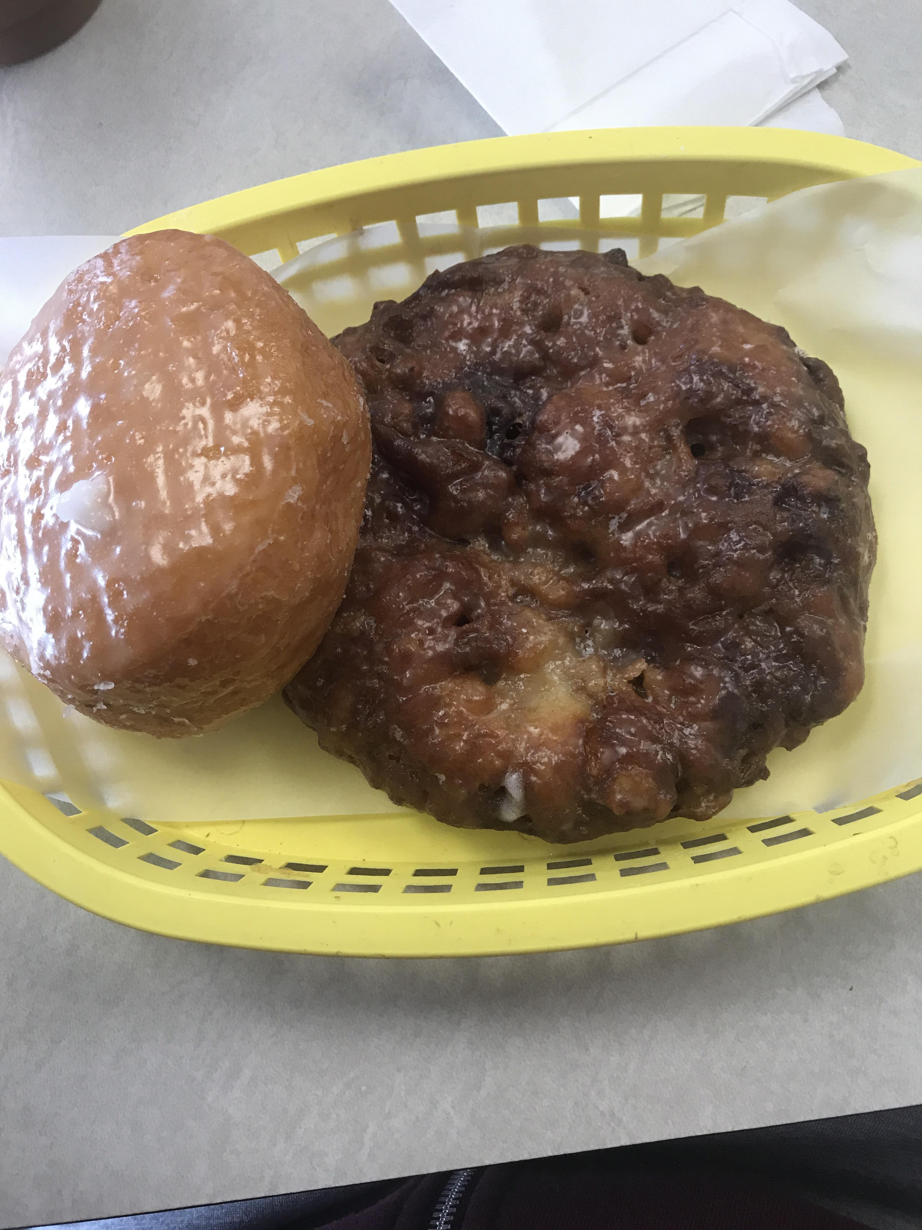 Vegan jelly donut and apple fritter from Ronalds Donuts. Las Vegas. This was 4. r/vegan