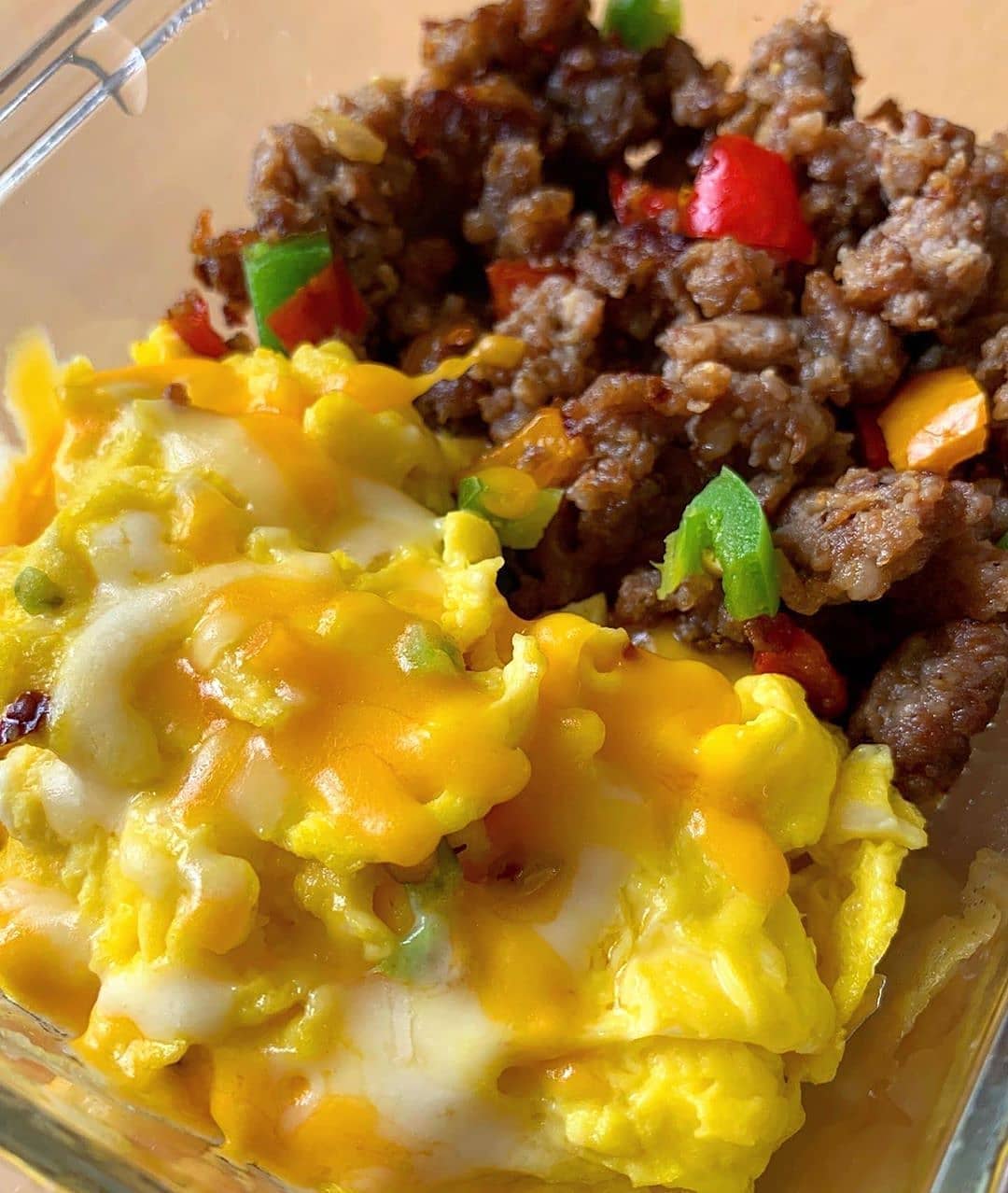 Sausage & Peppers with Cheesy Scrambled Eggs r/ketorecipes