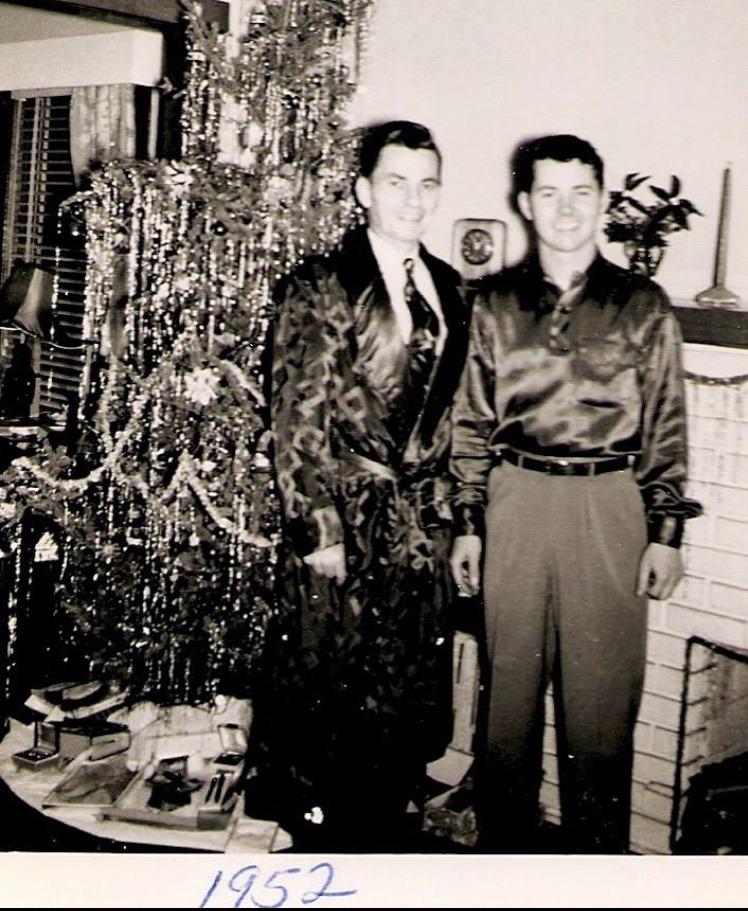 Christmas in Chicago 1952 r/OldSchoolCool