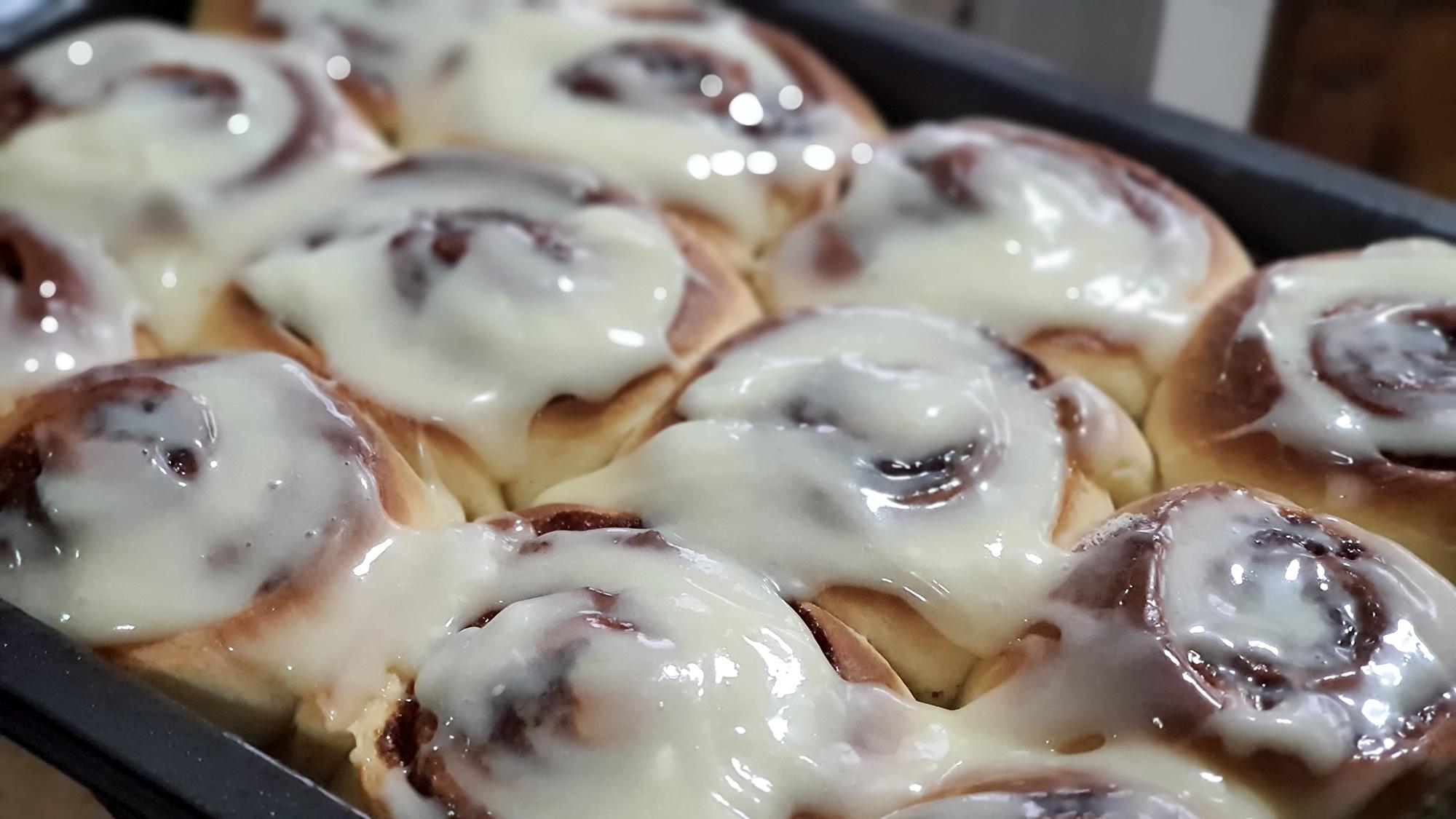 Homemade cinnamon buns 8,000 calories of pure heaven r/FoodPorn