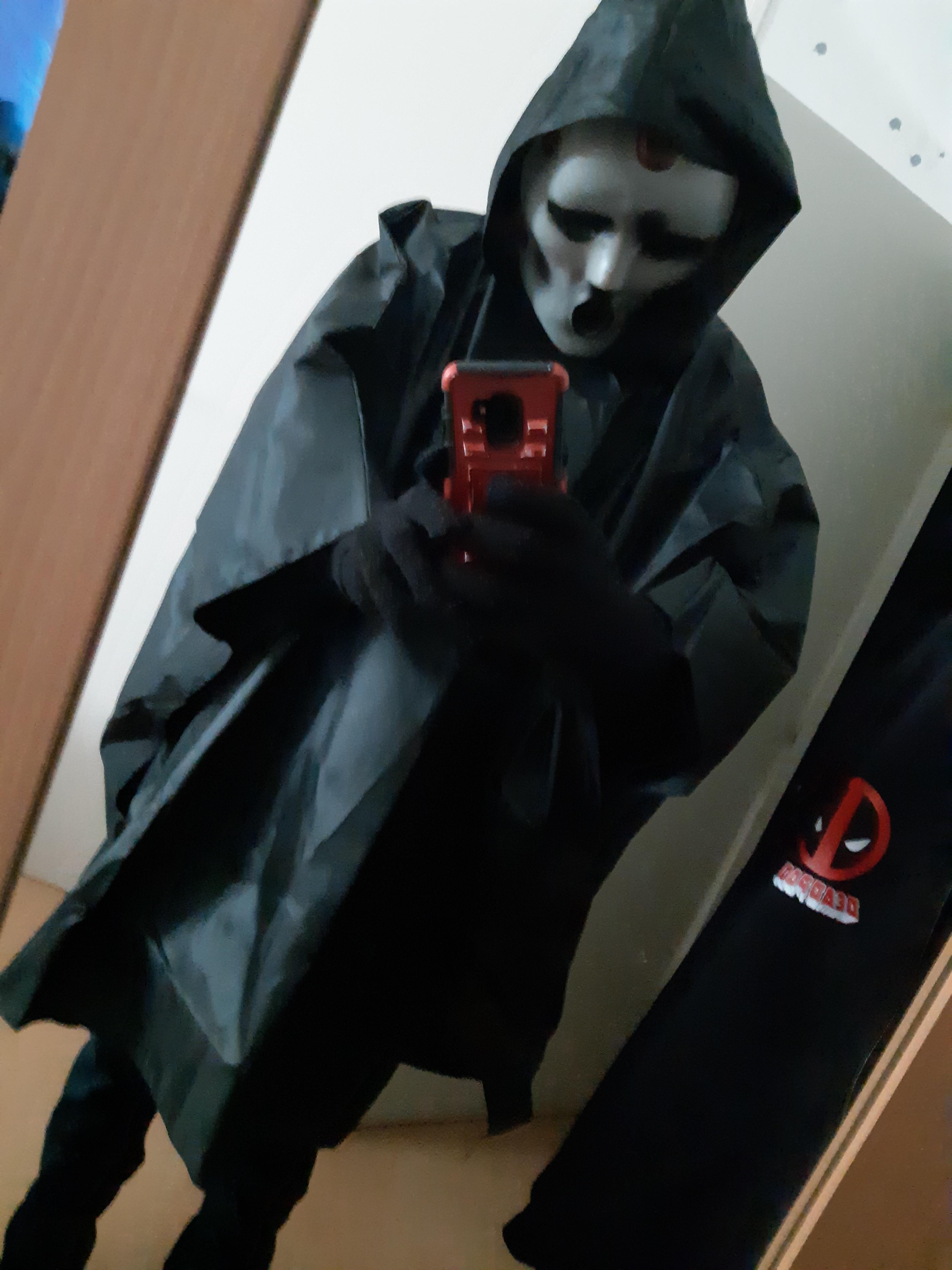 Here's my MTV Ghostface's costume that I'll use for a very big and