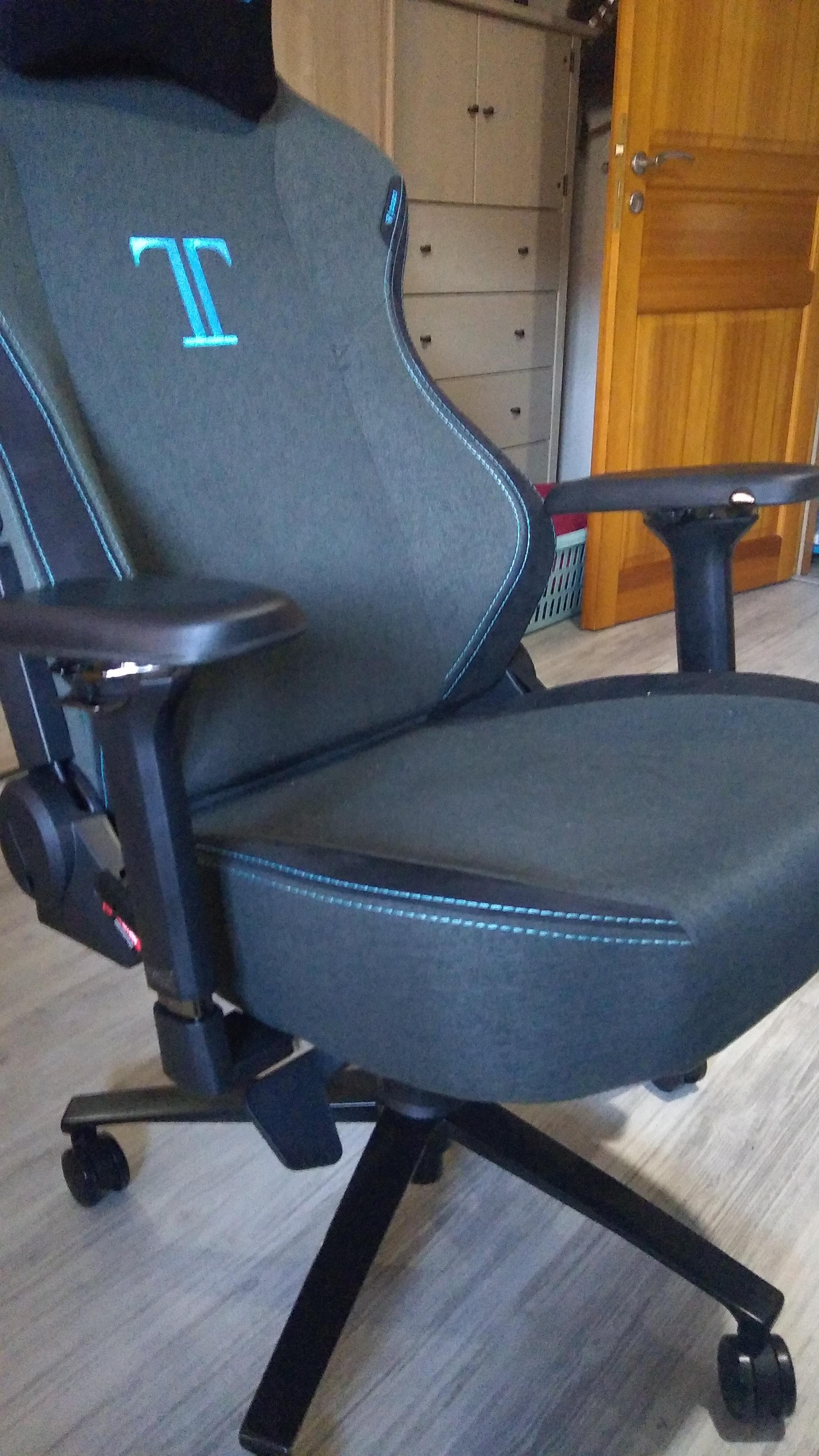 I locked the mechanism while tilting... How can I repair it? r/secretlab