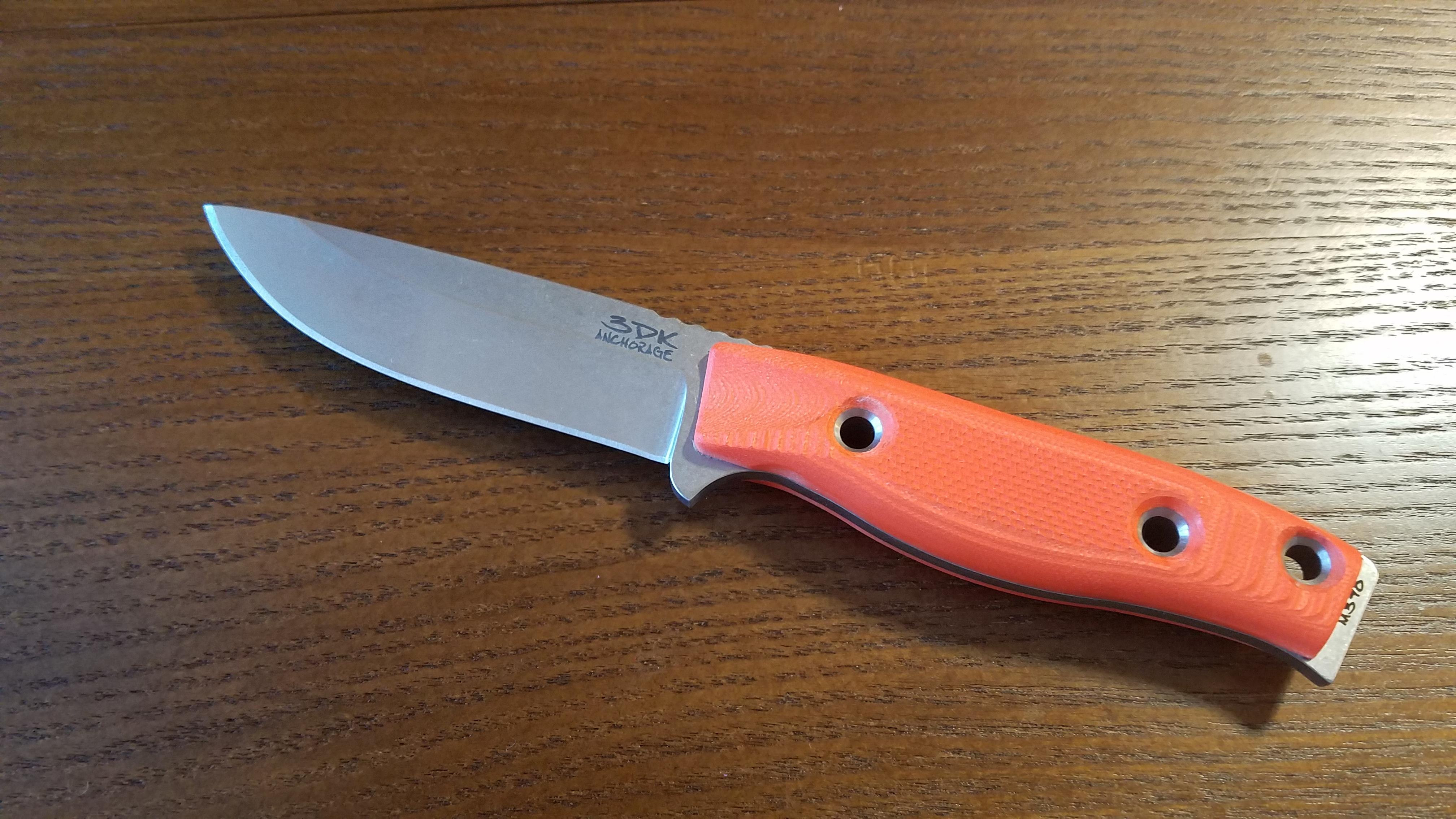 Today's a very special NKD. I present the 3DK M.A.K. (3 Dog Knife