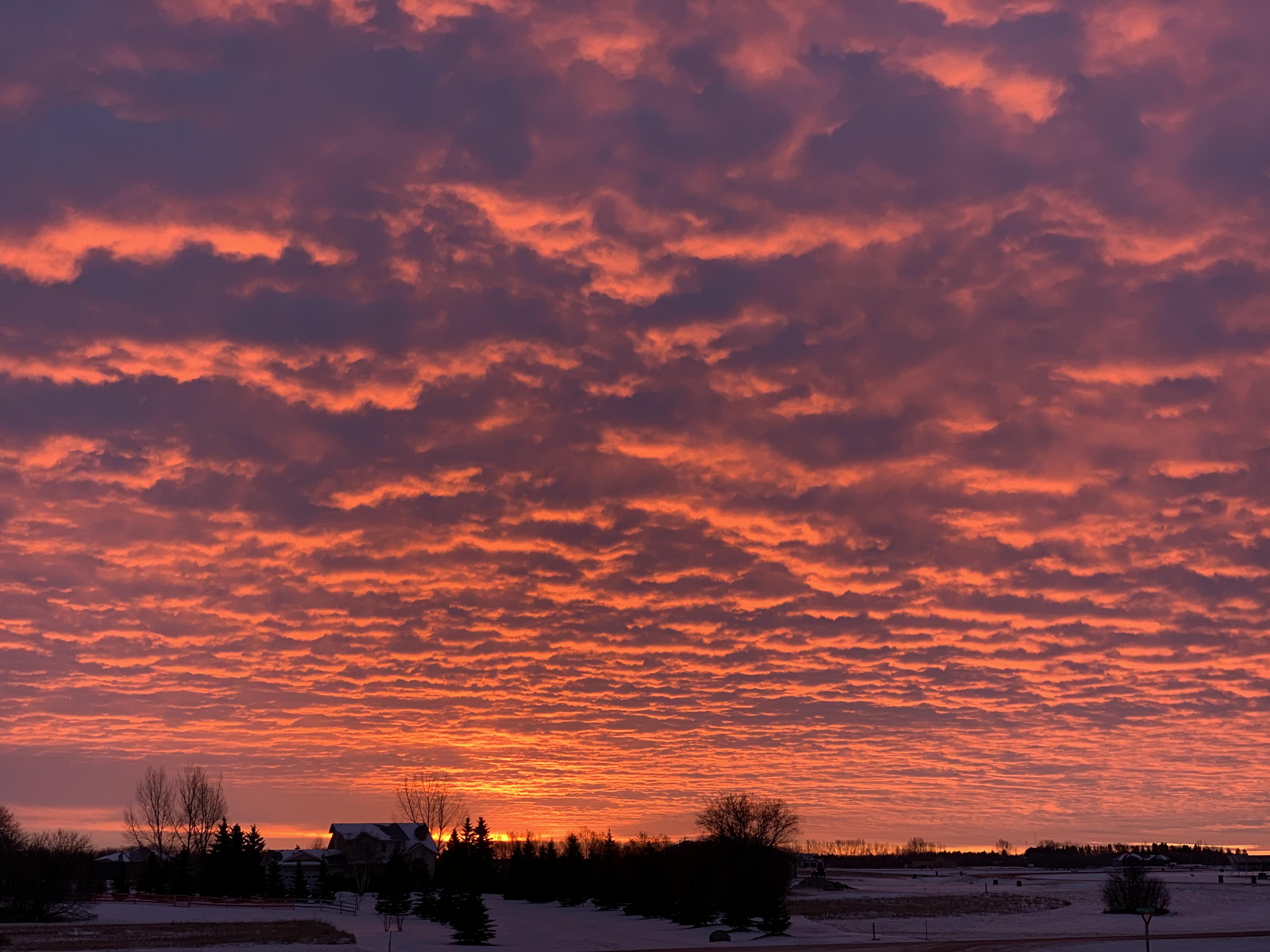 Sunrise in Saskatchewan, Canada r/SkyPorn