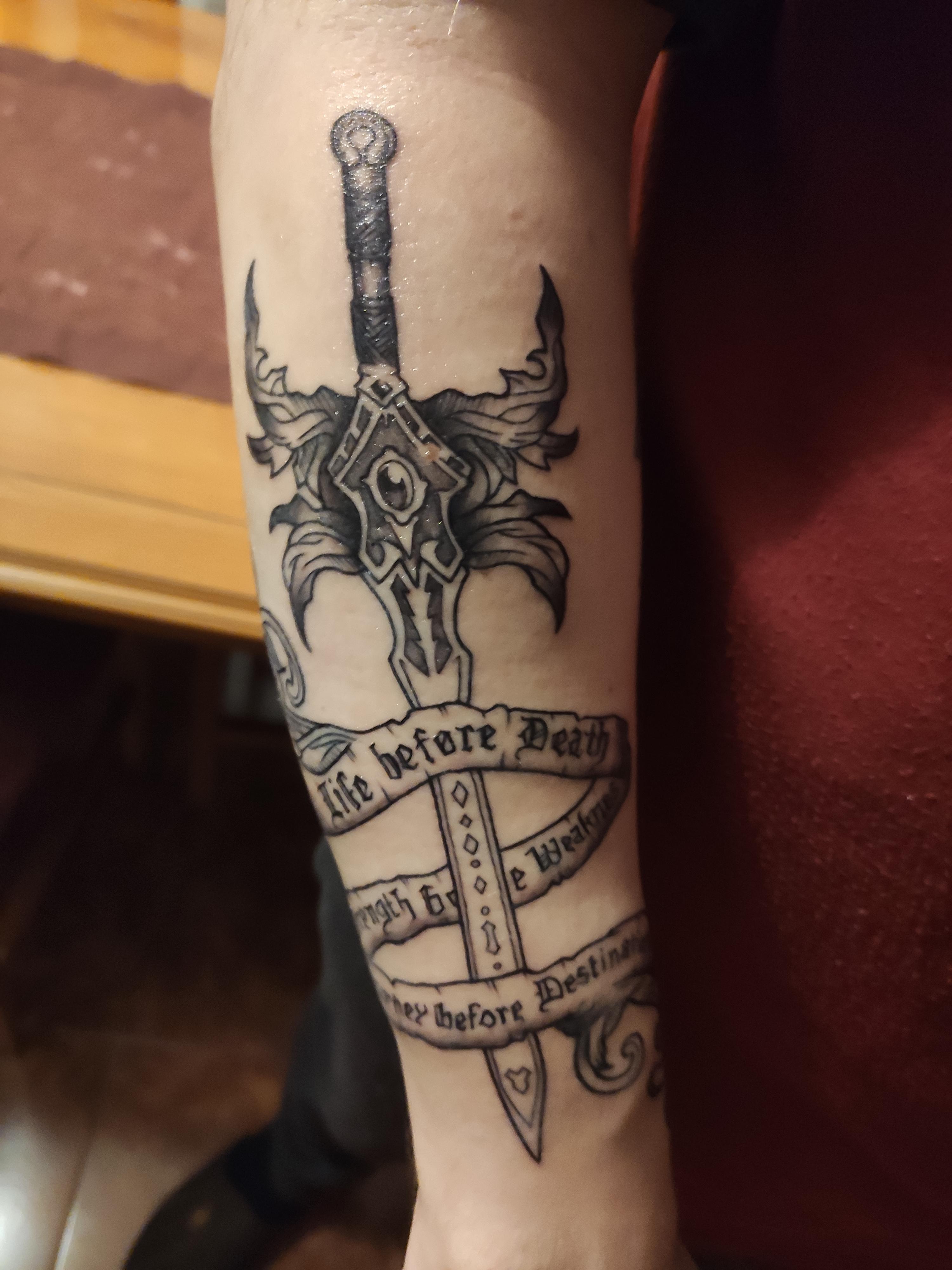 My first ever Cosmere tattoo (design by erikasibal
