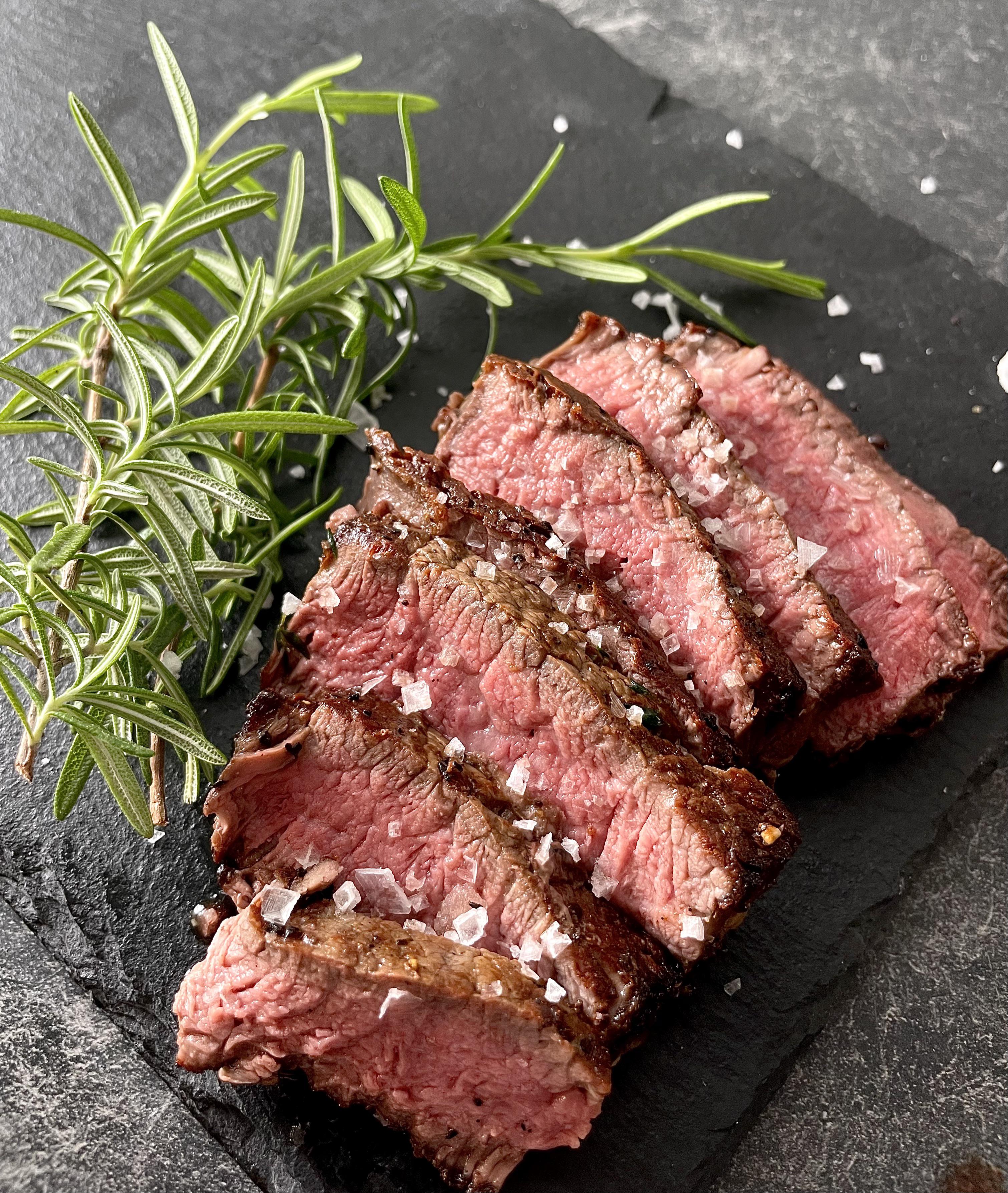 [homemade] thymegarlicbutter basted filet mignon! r/food