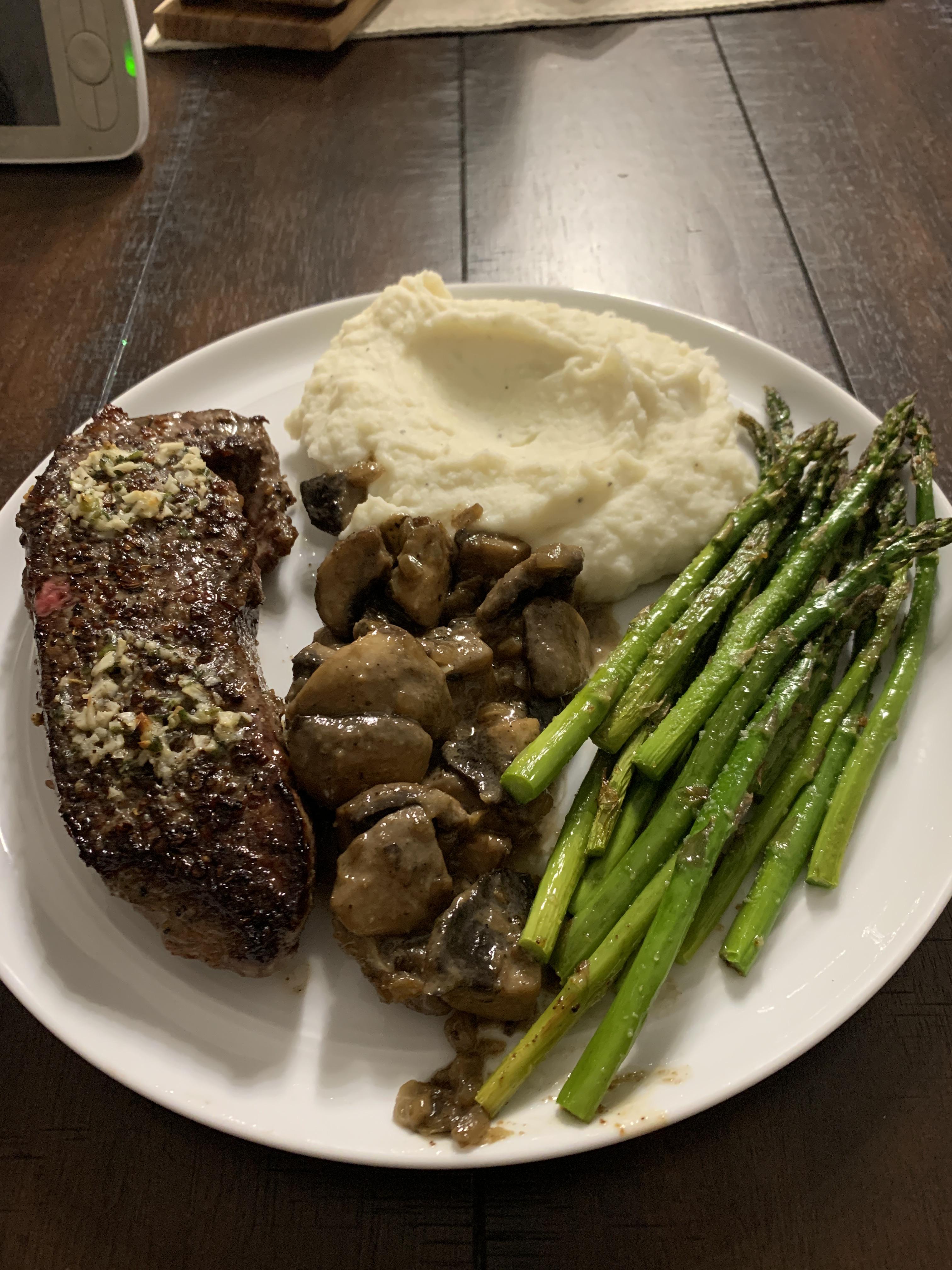 [Homemade] New York strip steak with compound butter, roasted asparagus