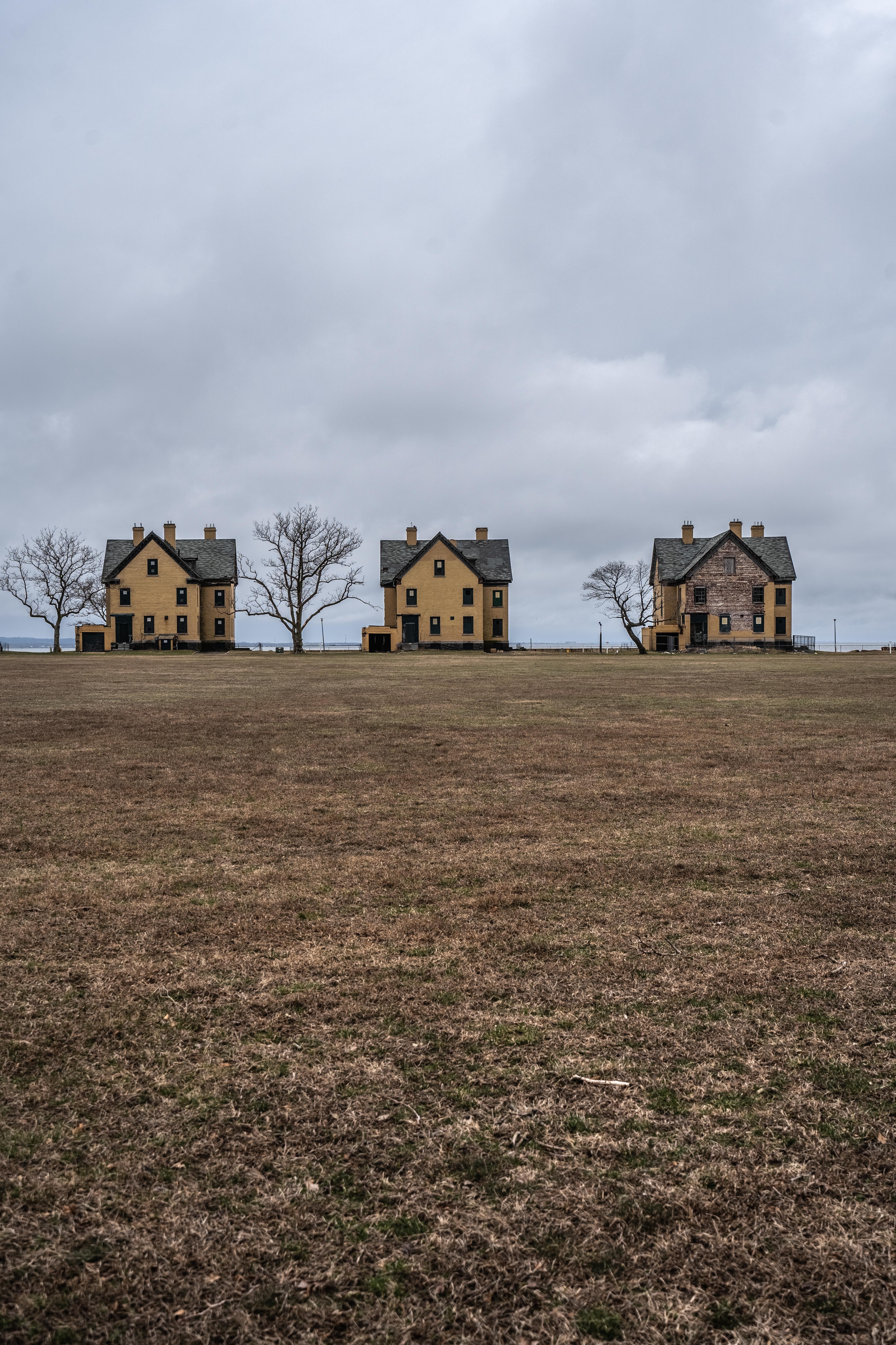 Abandoned Military Housing : r/AbandonedPorn