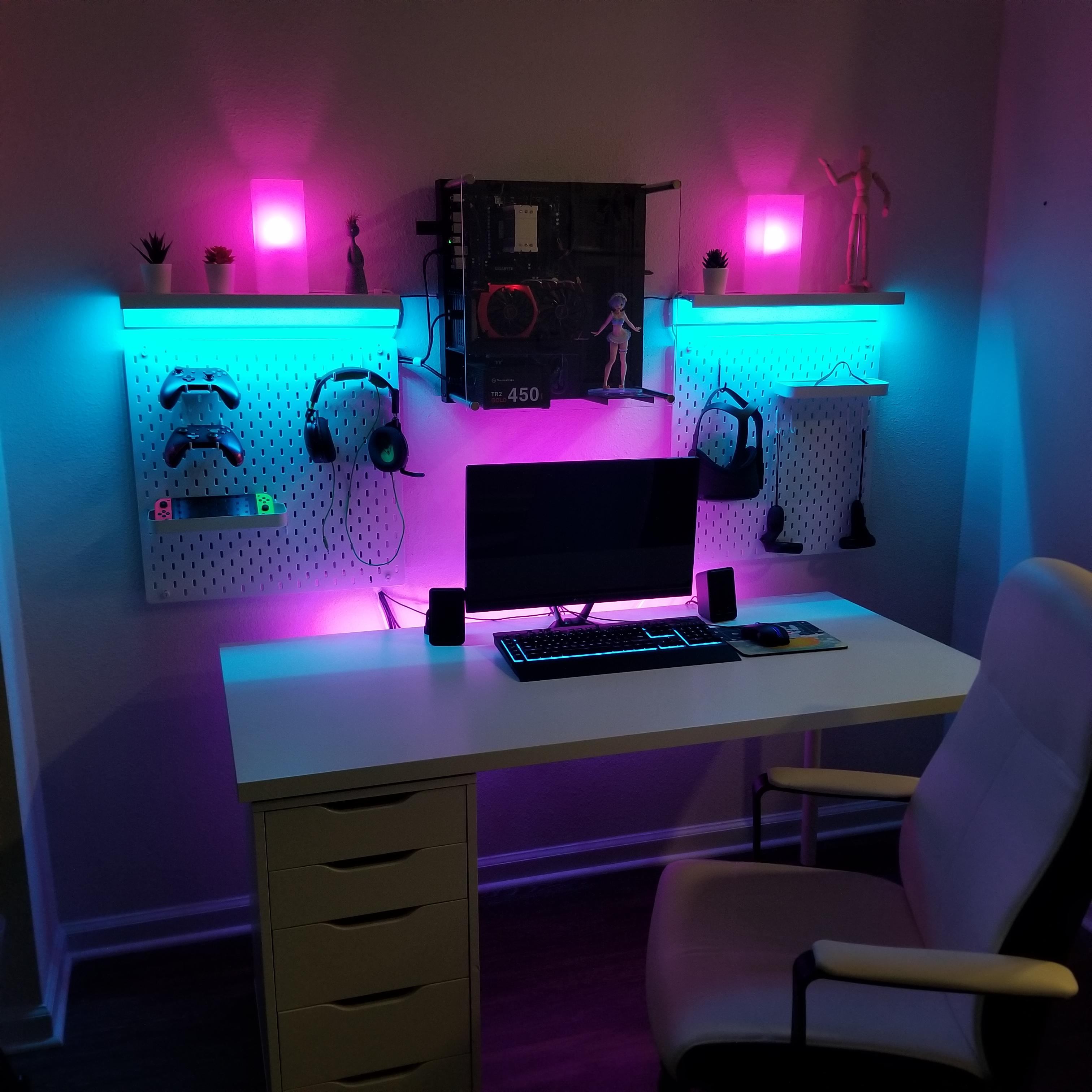 Finally finished my battlestation after months of observing this sub