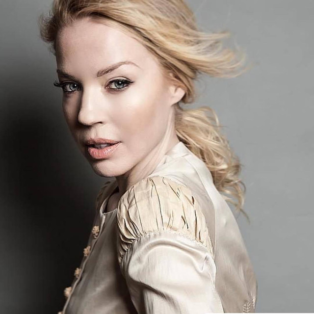 Leslie Mills on Spotify