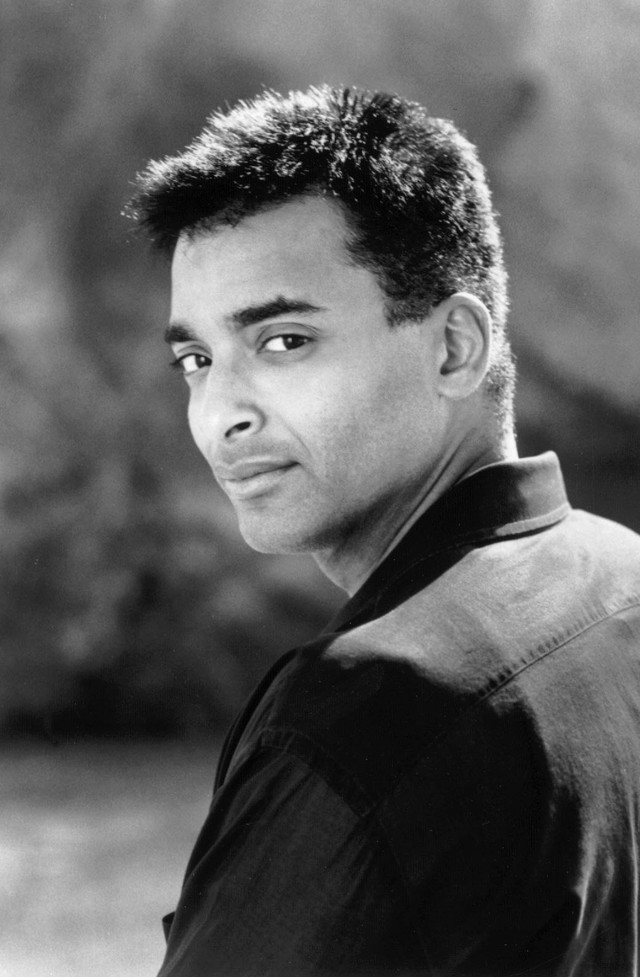 Dec 06, 2002 jon secada at Orchestra Hall Detroit, Michigan, United
