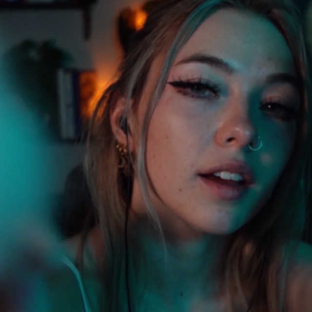 Head Scratches, Kisses and Soft Spoken Personal Attention ASMR müzik