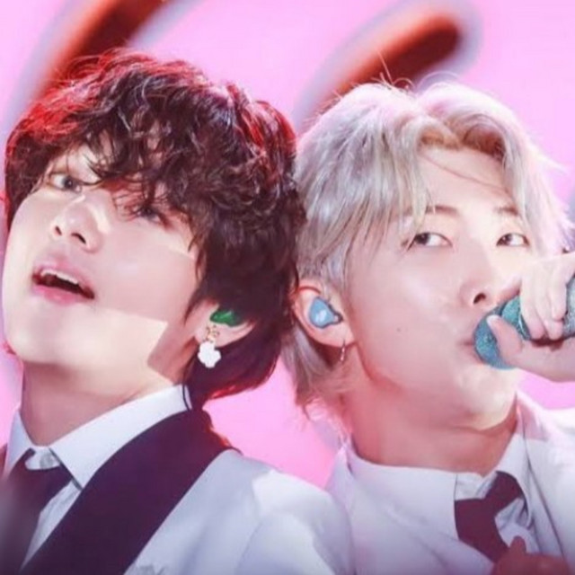 4 O'clock bts Black and Blue Podcast on Spotify