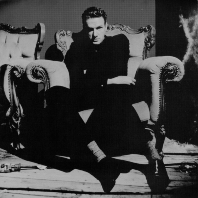 Mick Harvey Out of Time Man Songtext, Lyrics & Übersetzung