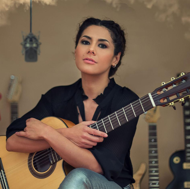 Rosalía León on Spotify