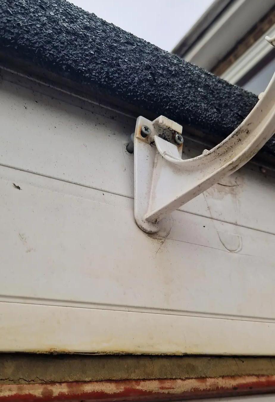 repair What are the best Screws for Brick for guttering (UK Building