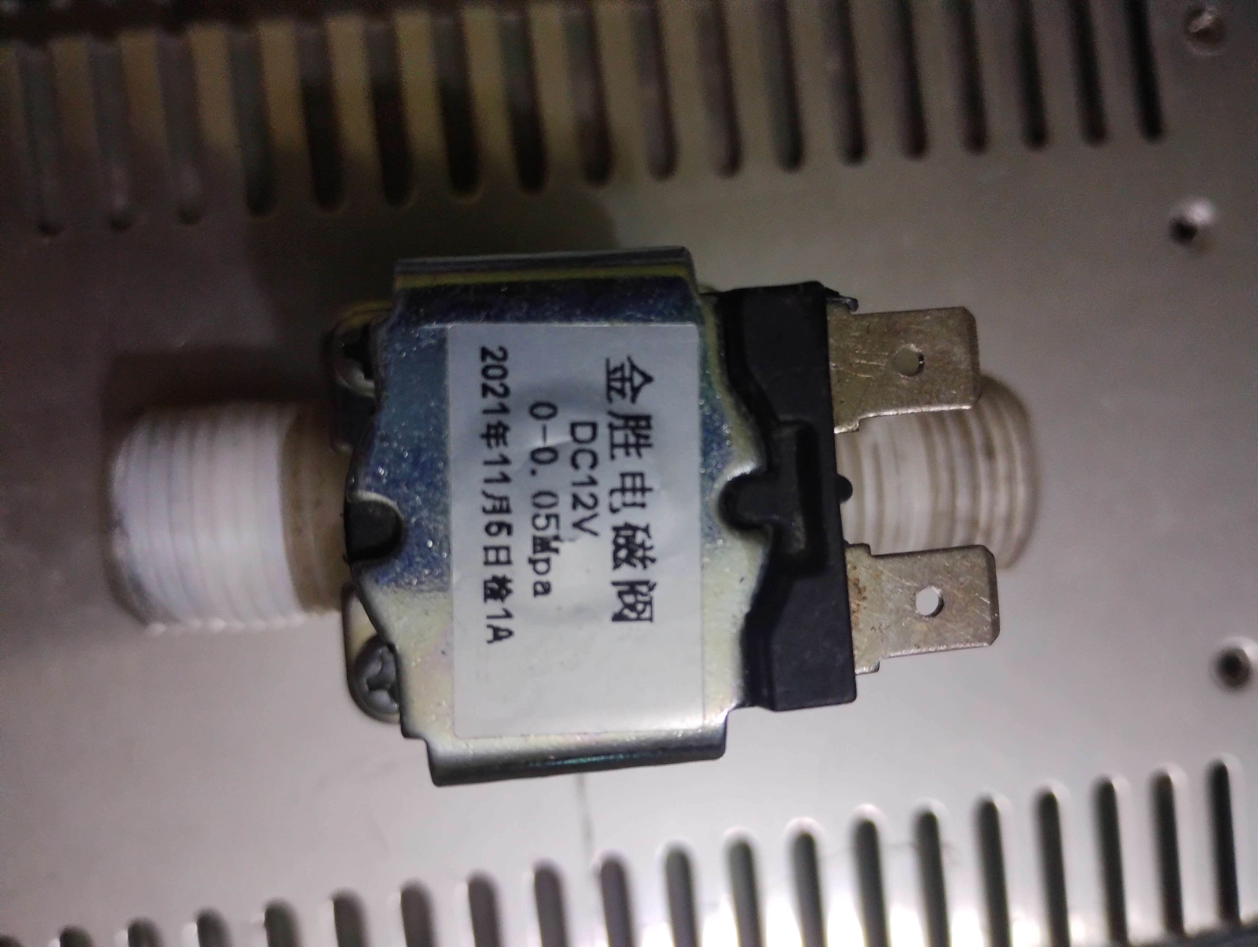12 V direct acting solenoid valve doesn't open when connected to water