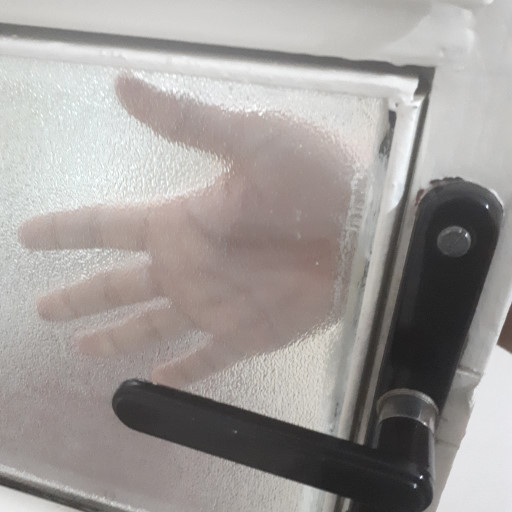 cycles render engine Glass Increase "Transmission Roughness" as the