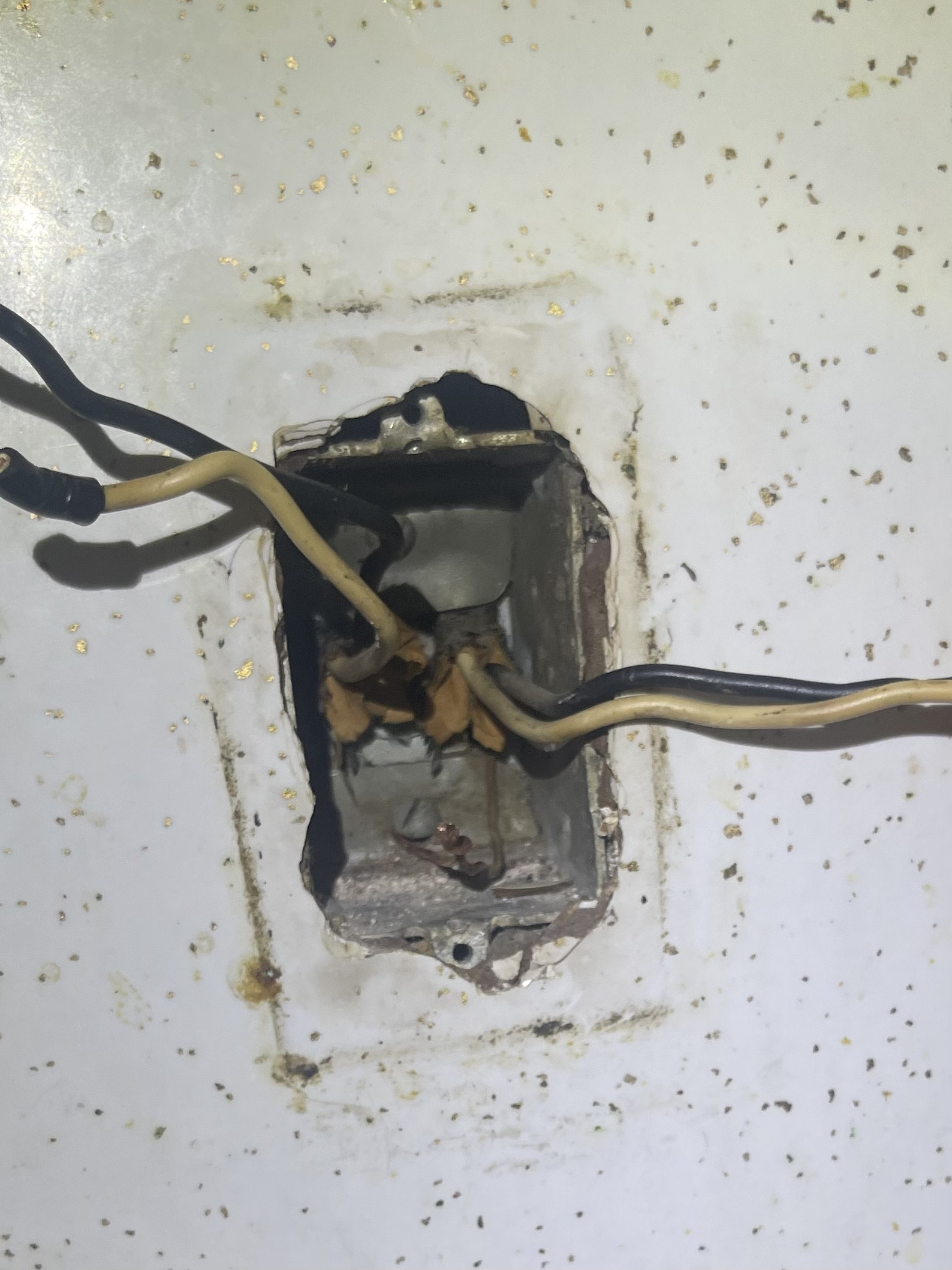 electrical Can I ground a receptacle without a ground coming from the