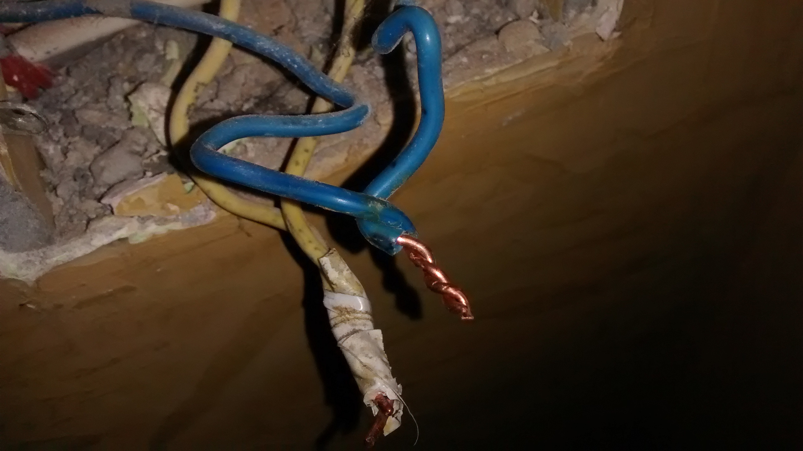 wire - Is this weird wiring in outlet safe? - Home Improvement Stack