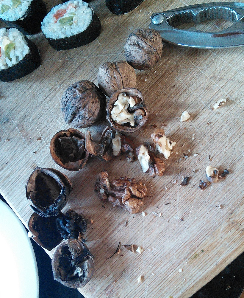 food safety Are dark walnuts ok to eat? Seasoned Advice