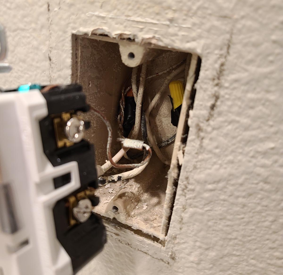 electrical - Wiring advice - two circuits wired to a single GFCI outlet