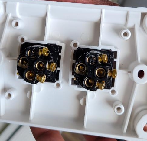 Two Gang switch wiring for two separate devices Australian standards