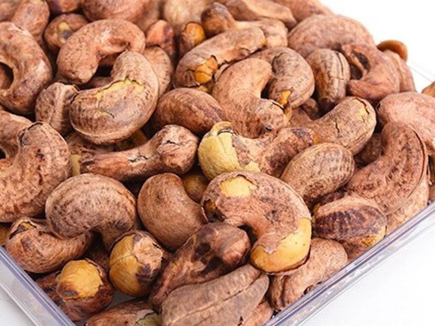 food safety Is the skin on cashew nuts edible? Seasoned Advice