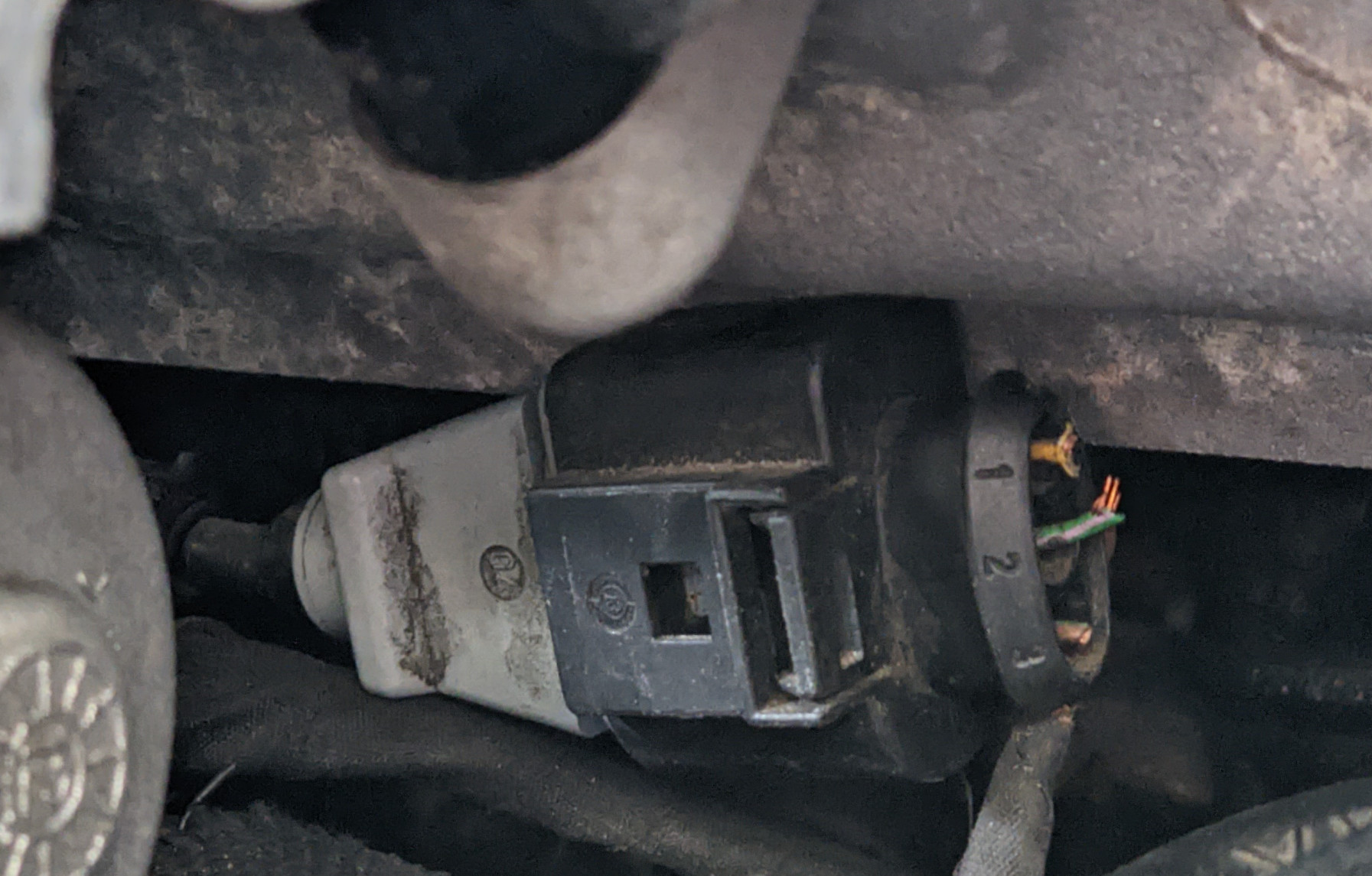 vw - mk6 Golf - cam shaft sensor wire broken (I think) - Motor Vehicle