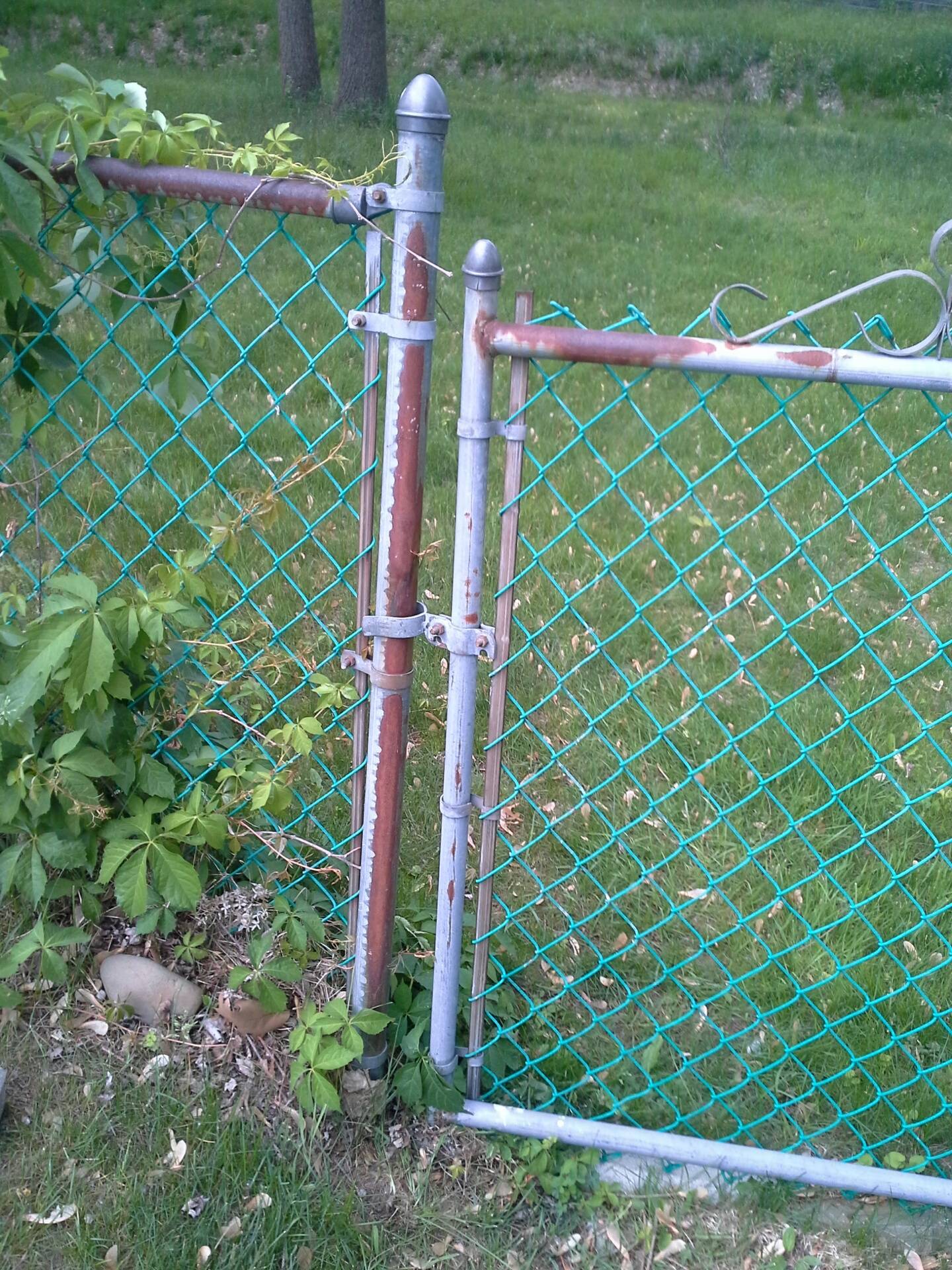 How can I fill in the gap between my chainlink fence and its gate