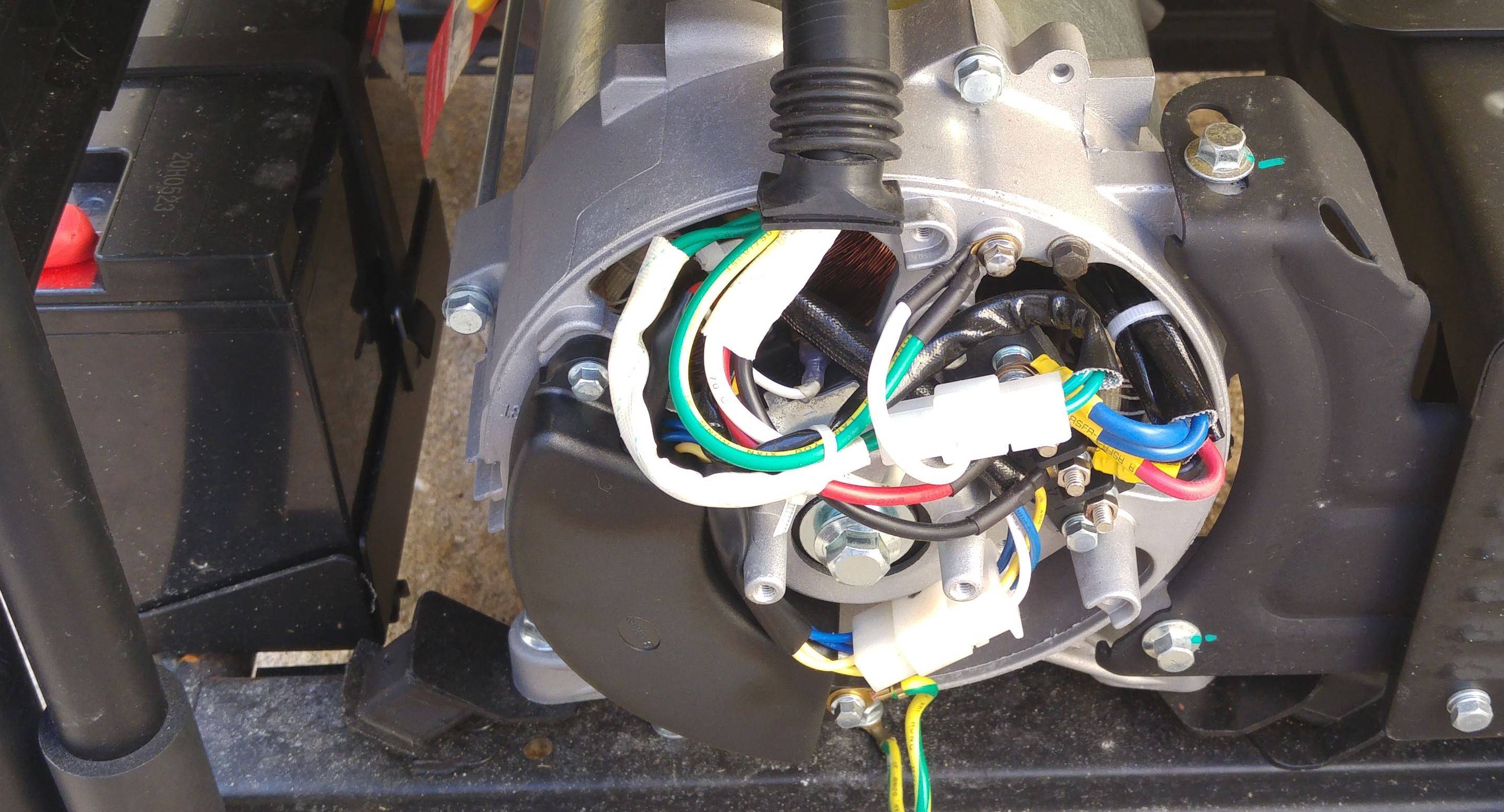 Isolator switch for electric generator to change from bonded to