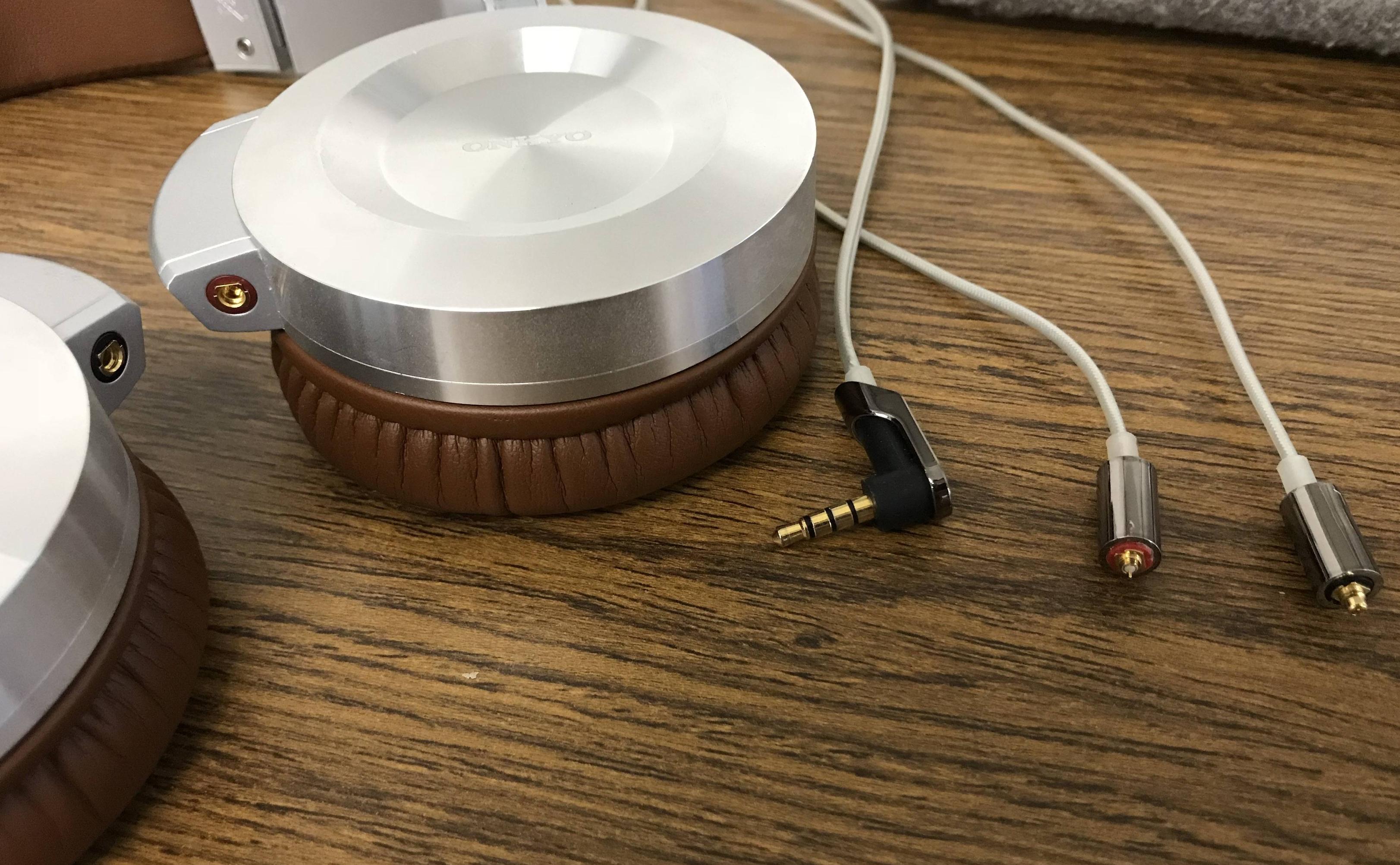 cables - What type of headphone connector is this? - Electrical