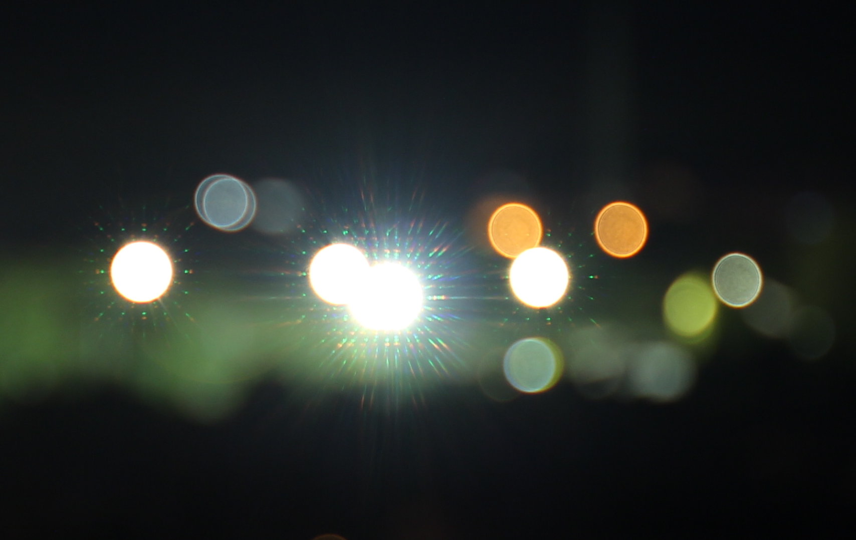 What causes this bokeh / lens flare effect? - Photography Stack Exchange